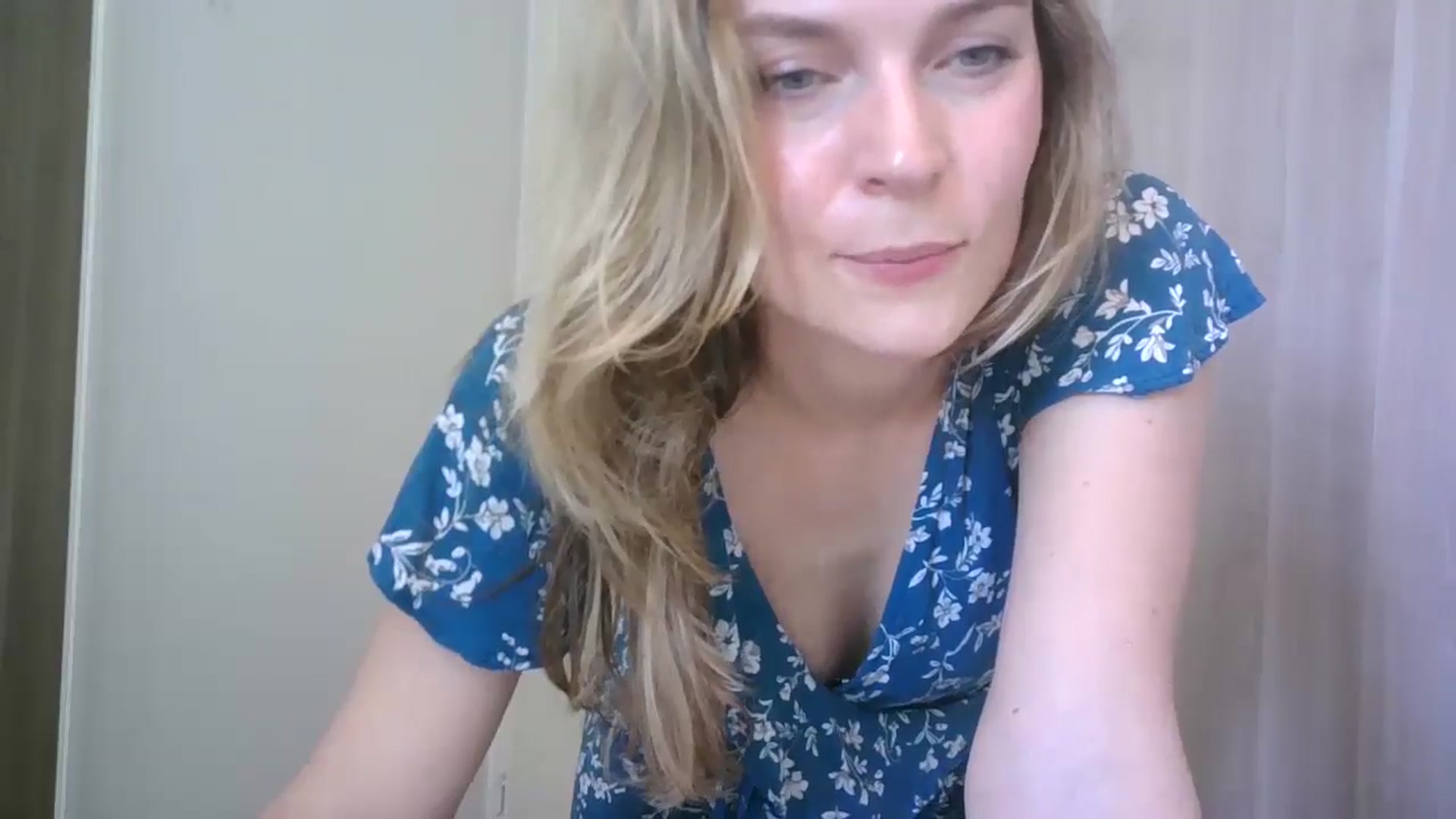 Gallery image thumbnail from Ana_Alexis's myfreecams stream on, 06/25/2024, 11:57 image 5 of 20