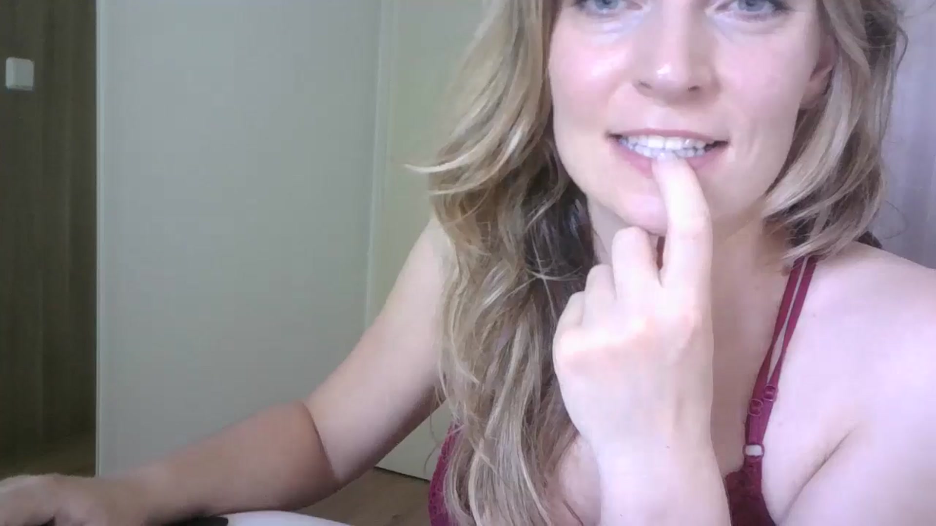 Gallery image thumbnail from Ana_Alexis's myfreecams stream on, 06/25/2024, 12:44 image 12 of 20