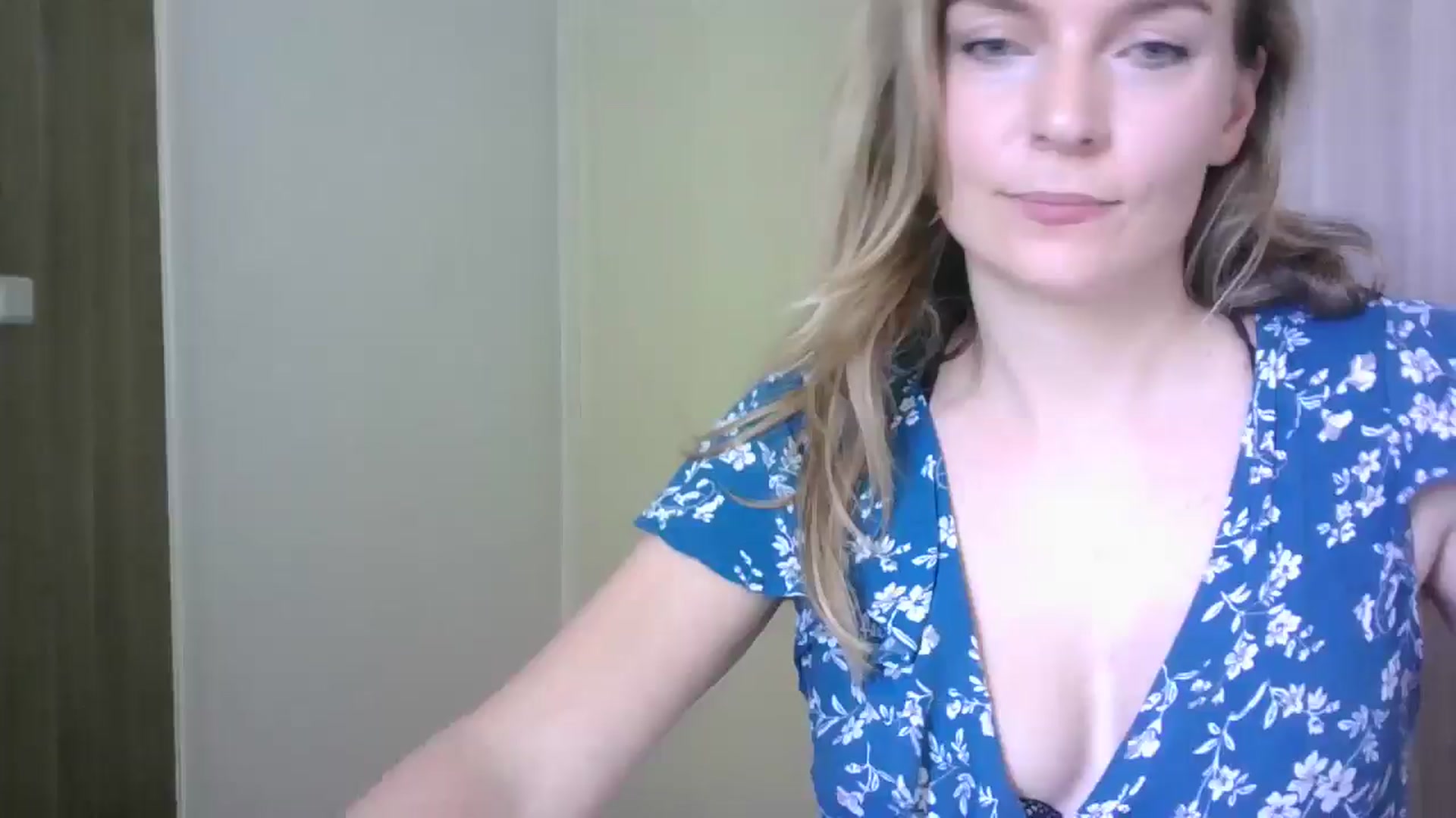 Gallery image thumbnail from Ana_Alexis's myfreecams stream on, 06/26/2024, 12:05 image 13 of 20