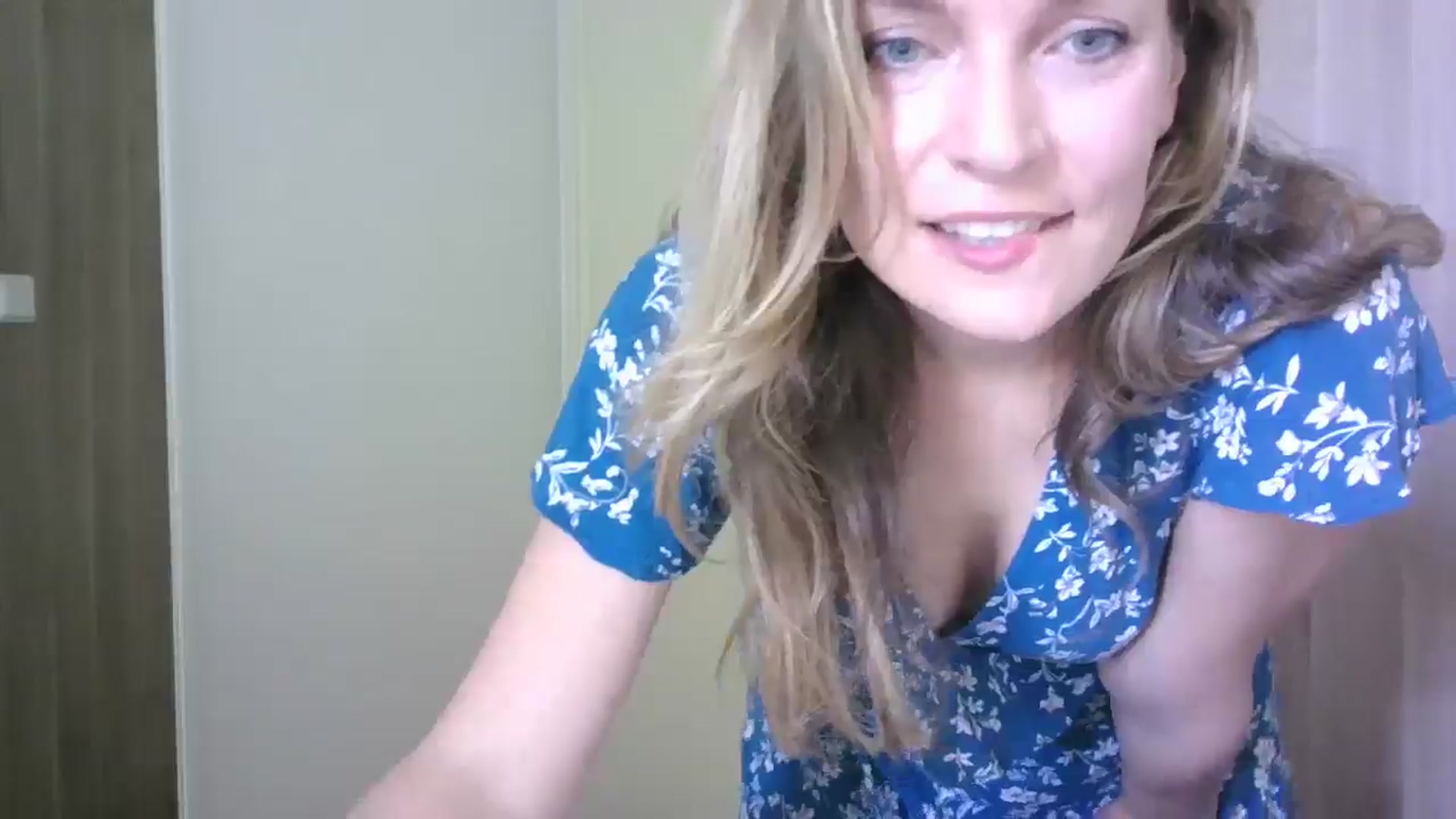 Gallery image thumbnail from Ana_Alexis's myfreecams stream on, 06/26/2024, 12:05 image 14 of 20