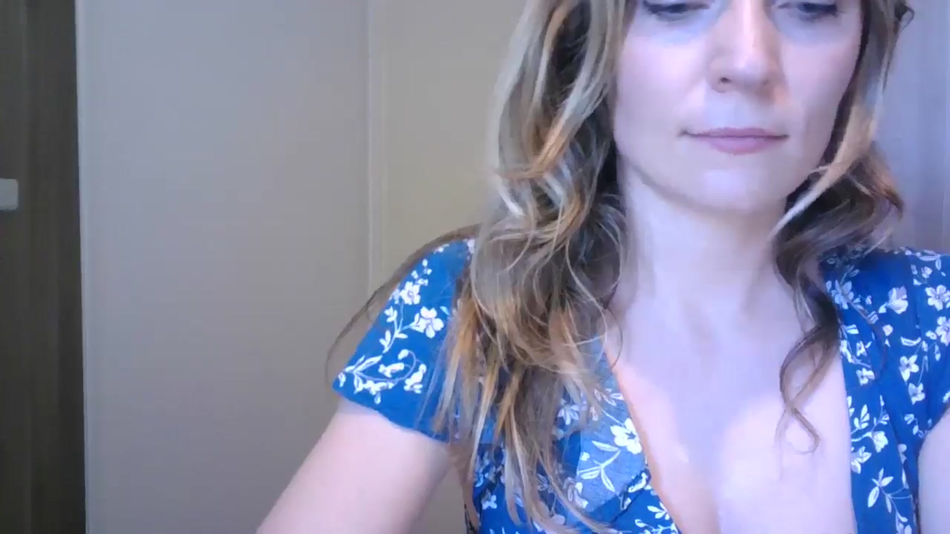 Gallery image thumbnail from Ana_Alexis's myfreecams stream on, 06/26/2024, 18:12 image 13 of 20