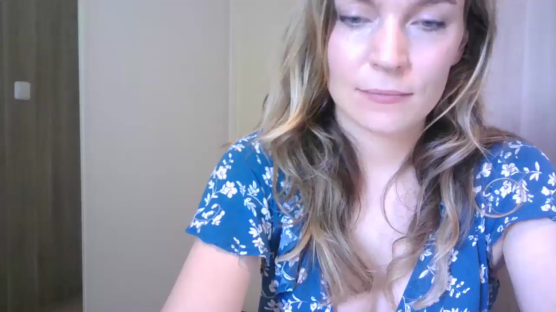 Gallery image thumbnail from Ana_Alexis's myfreecams stream on, 06/27/2024, 13:31 image 13 of 20