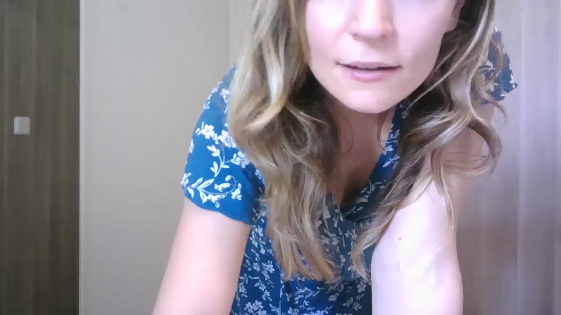 Gallery image thumbnail from Ana_Alexis's myfreecams stream on, 06/27/2024, 13:31 image 6 of 20