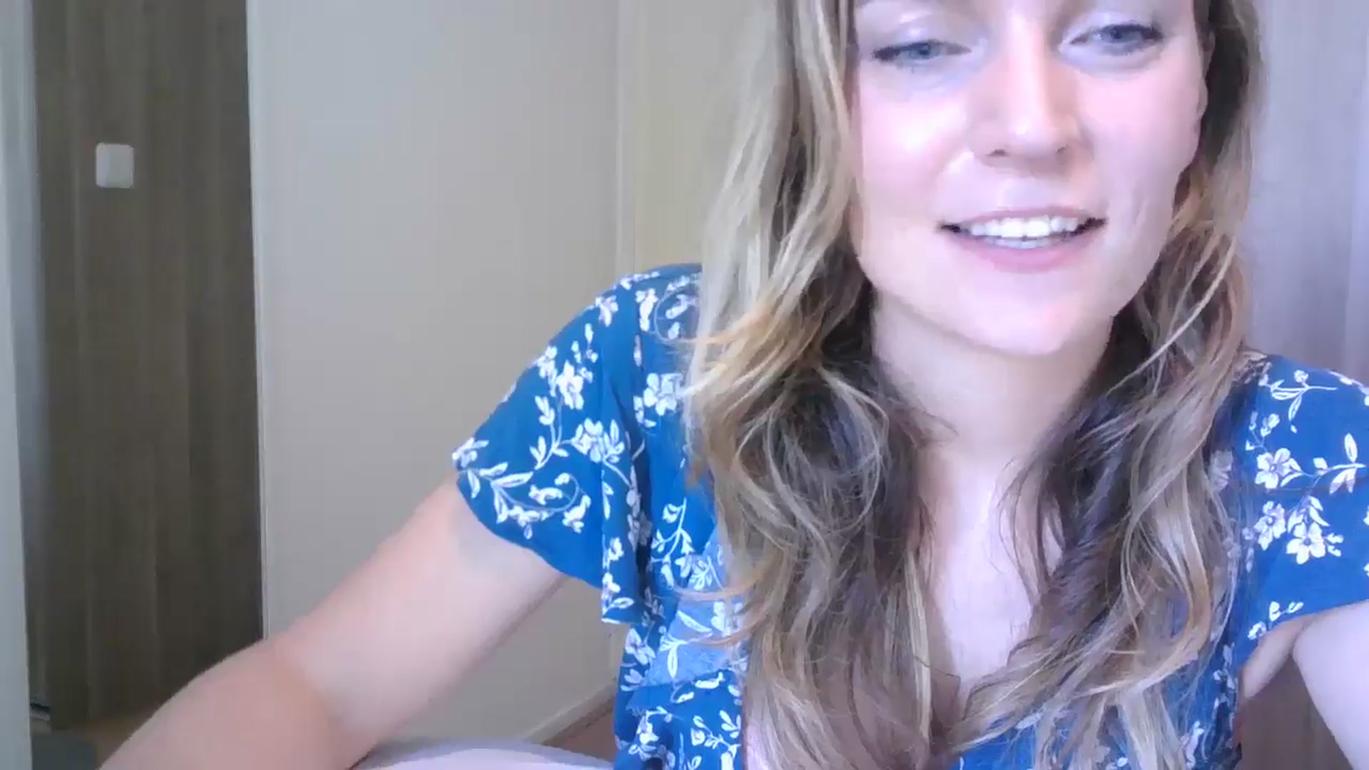Gallery image thumbnail from Ana_Alexis's myfreecams stream on, 06/27/2024, 14:18 image 6 of 20