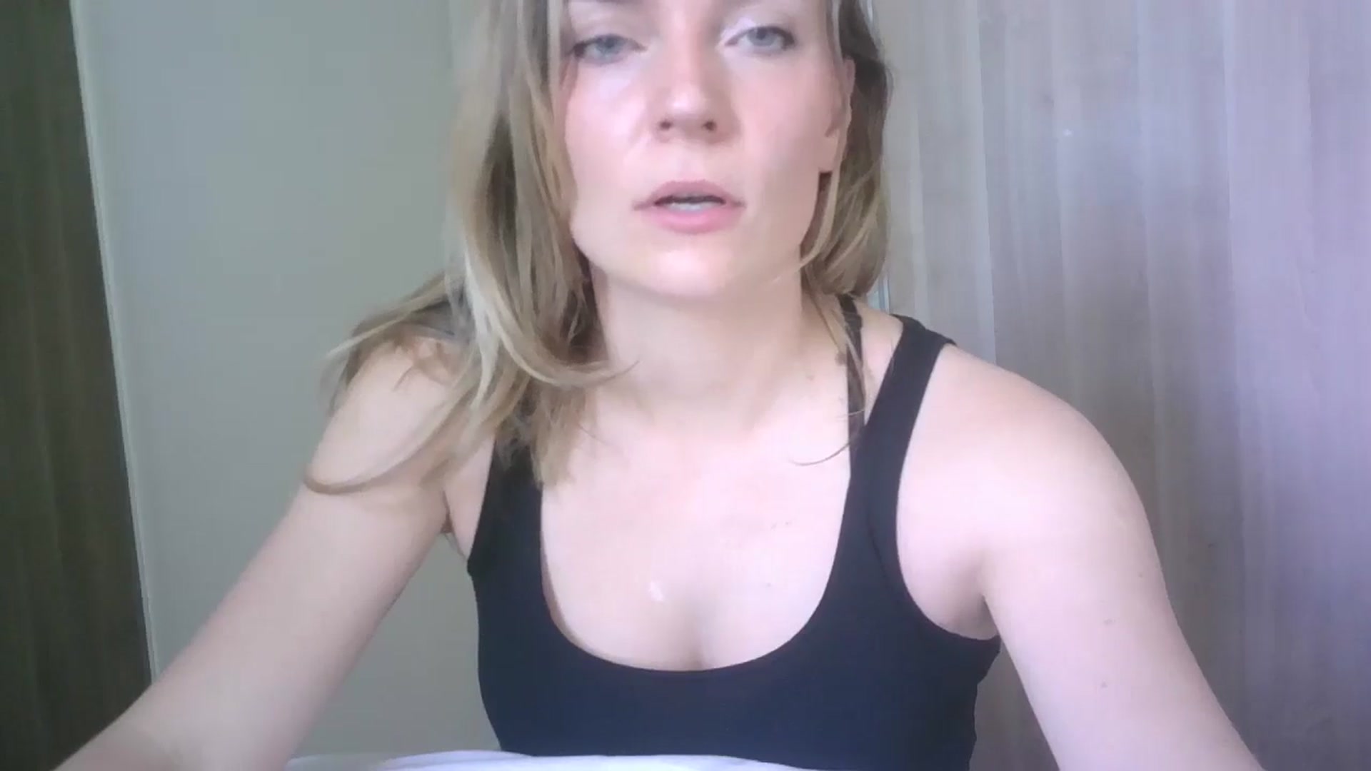 Gallery image thumbnail from Ana_Alexis's myfreecams stream on, 06/28/2024, 12:23 image 6 of 20