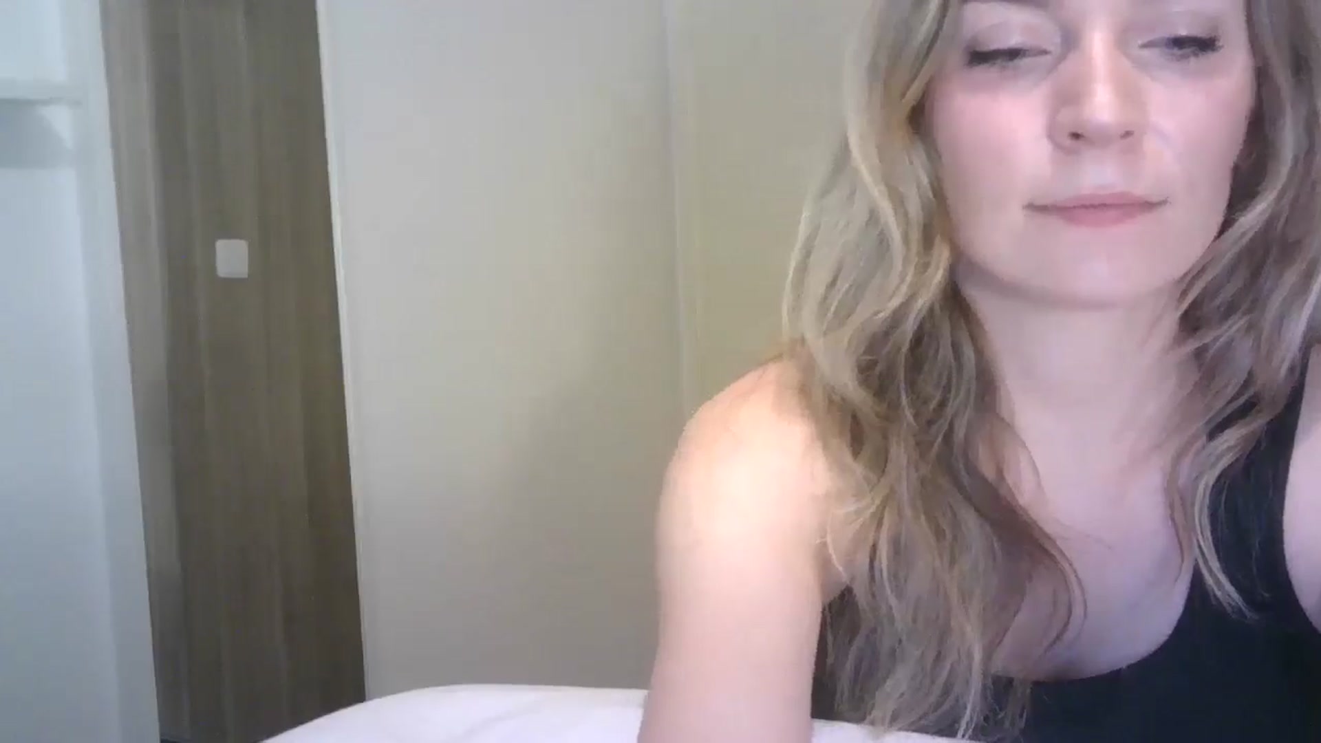 Gallery image thumbnail from Ana_Alexis's myfreecams stream on, 06/29/2024, 18:46 image 5 of 20