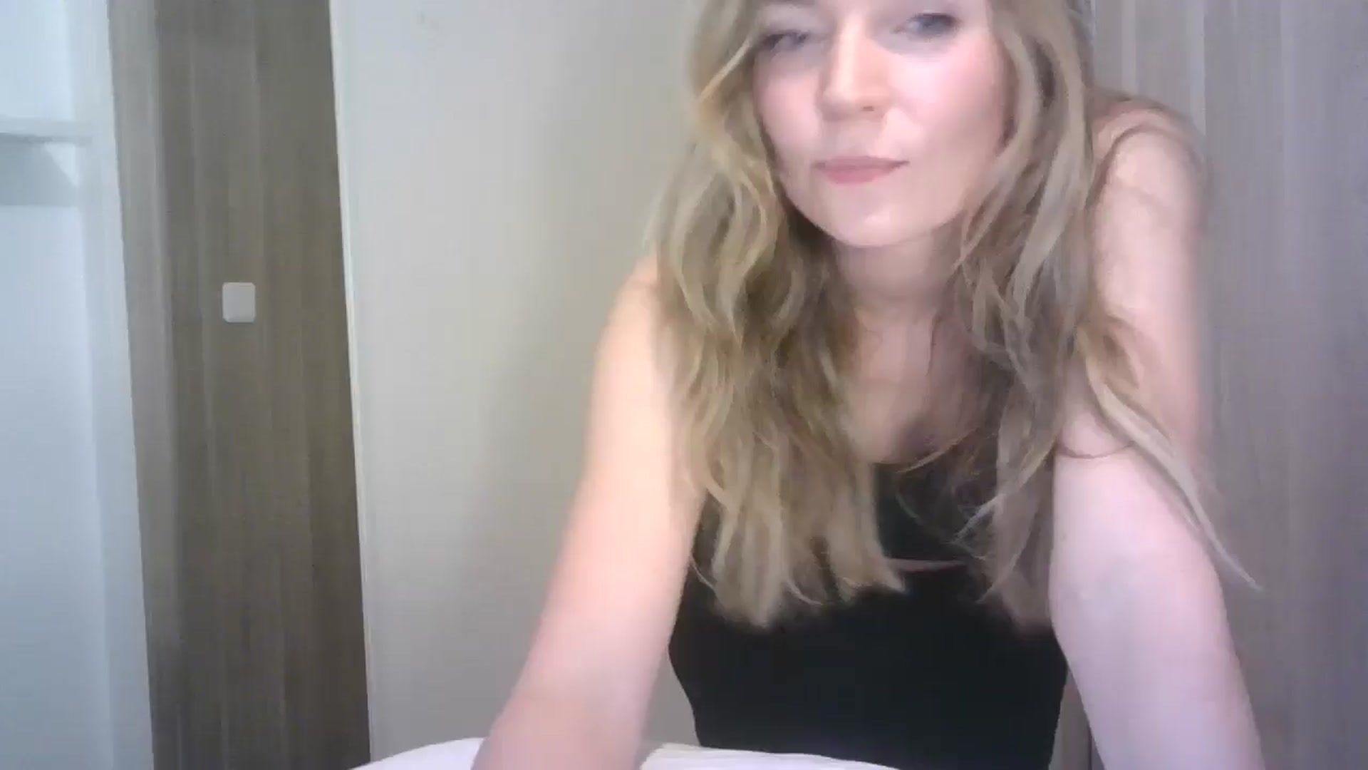 Gallery image thumbnail from Ana_Alexis's myfreecams stream on, 06/29/2024, 18:46 image 14 of 20