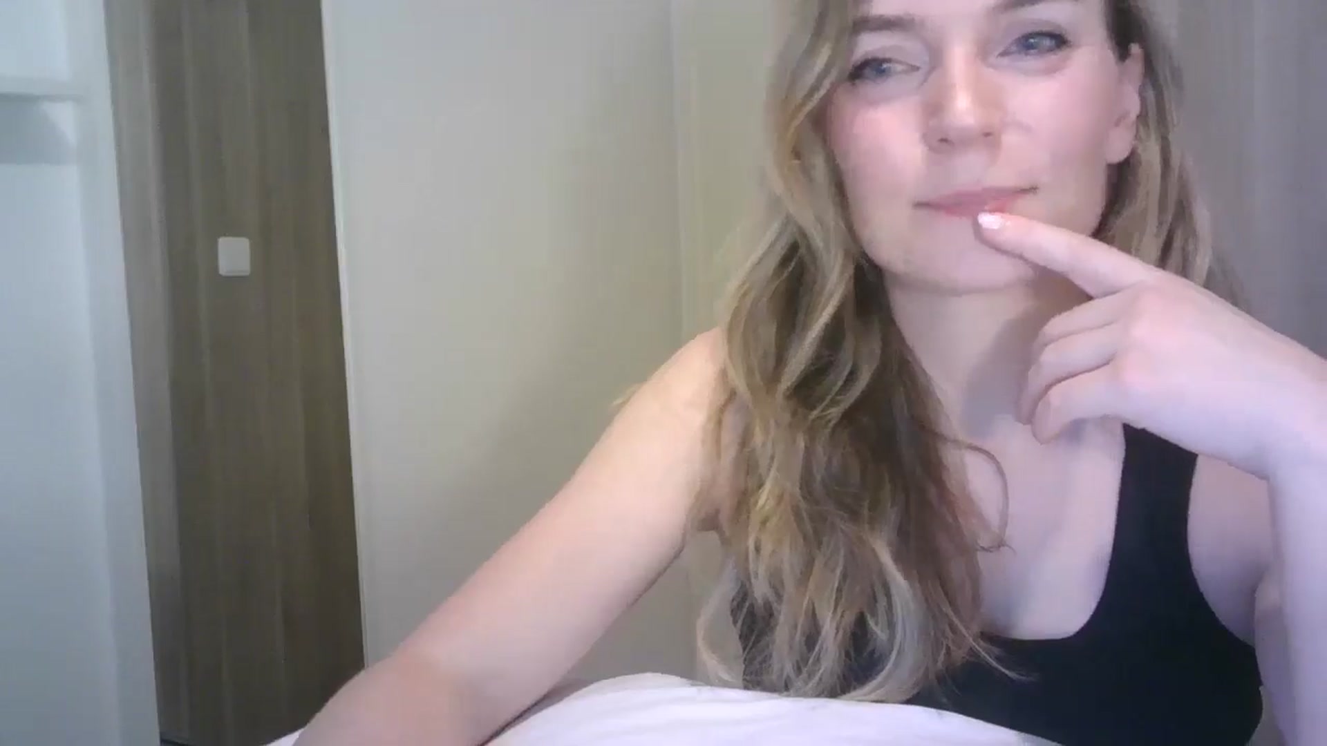 Gallery image thumbnail from Ana_Alexis's myfreecams stream on, 06/29/2024, 18:46 image 16 of 20
