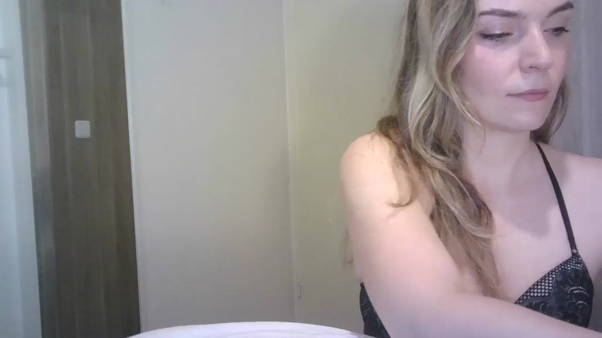 Gallery image thumbnail from Ana_Alexis's myfreecams stream on, 06/29/2024, 19:37 image 10 of 20