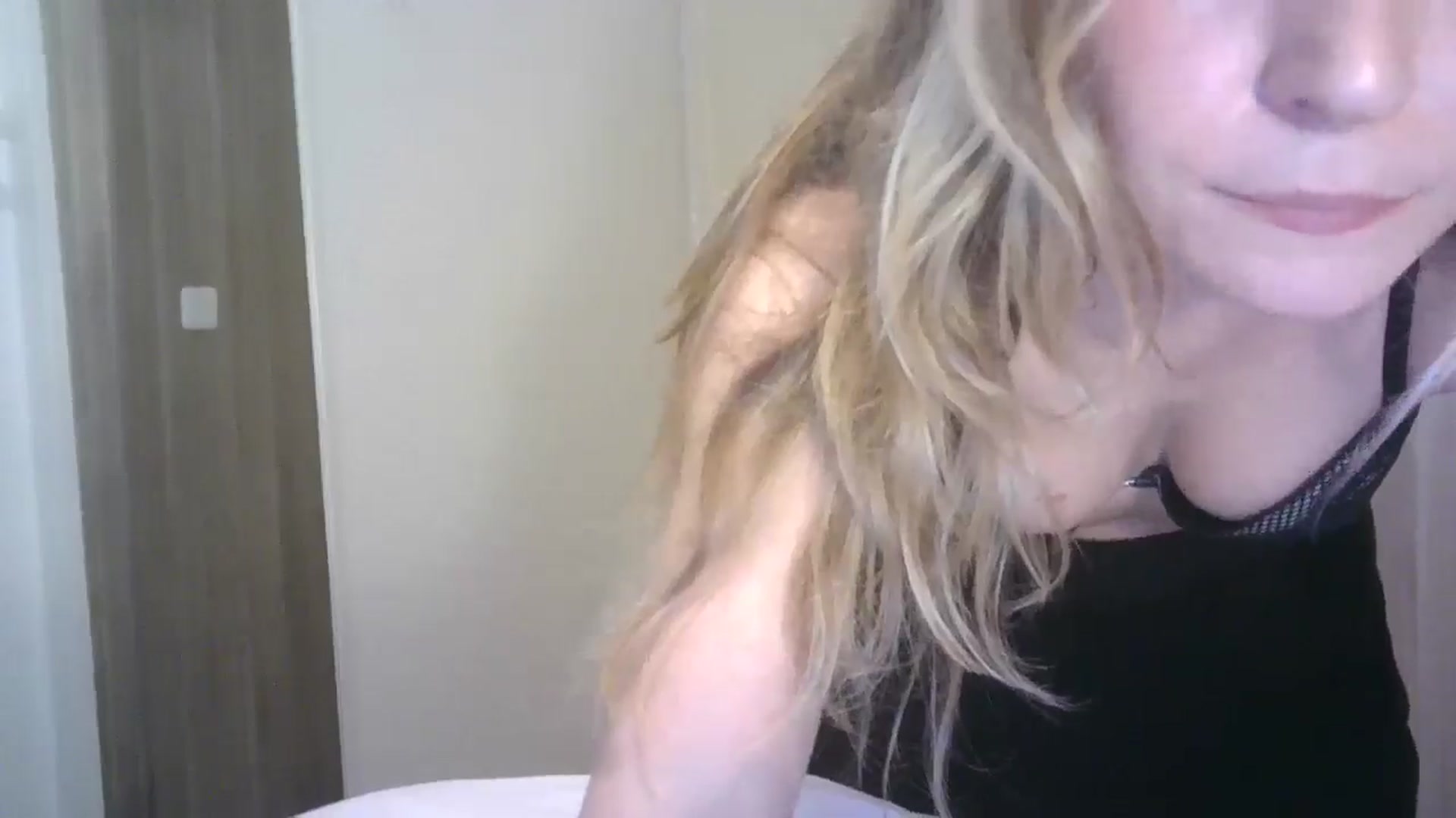 Gallery image thumbnail from Ana_Alexis's myfreecams stream on, 06/29/2024, 19:37 image 13 of 20