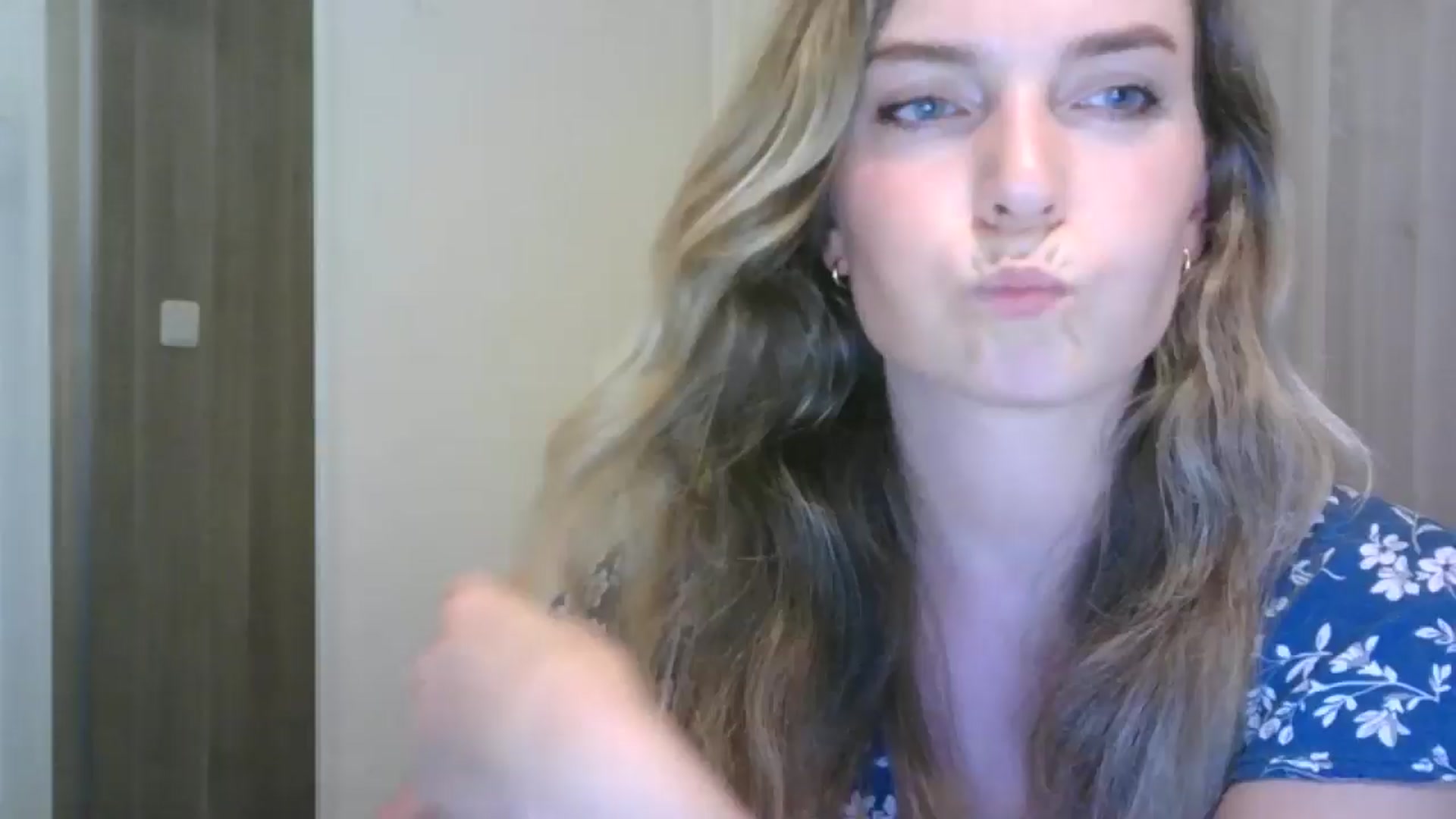 Gallery image thumbnail from Ana_Alexis's myfreecams stream on, 07/20/2024, 20:09 image 1 of 20