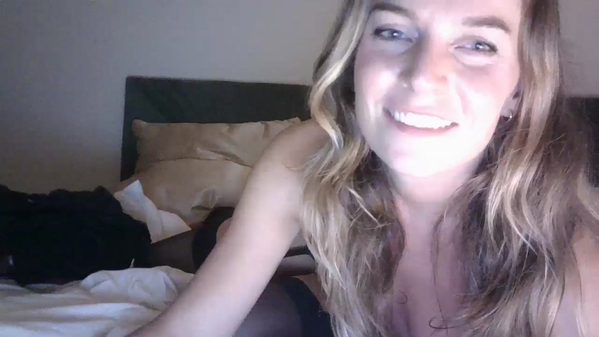 Gallery image thumbnail from Ana_Alexis's myfreecams stream on, 07/22/2024, 24:03 image 6 of 20