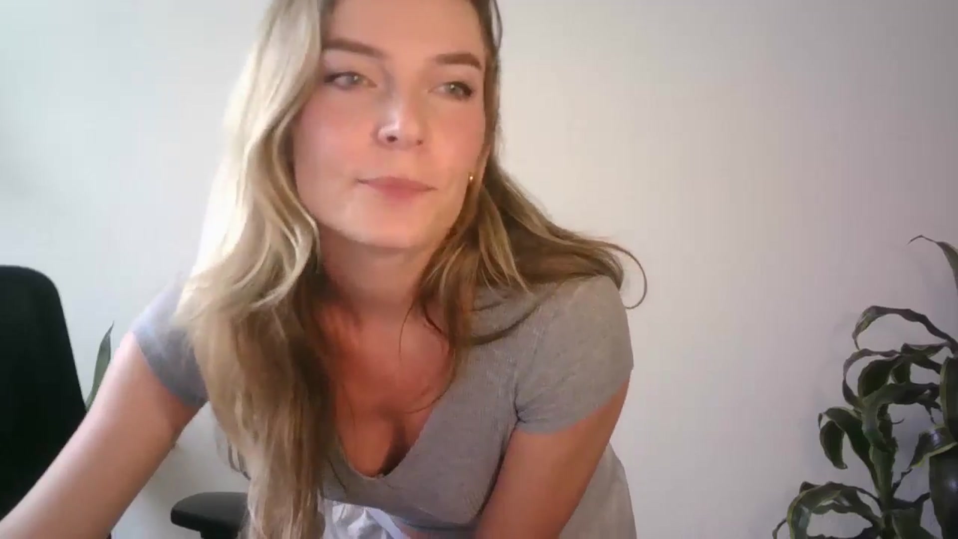 Gallery image thumbnail from Ana_Alexis's myfreecams stream on, 07/22/2024, 15:49 image 15 of 20