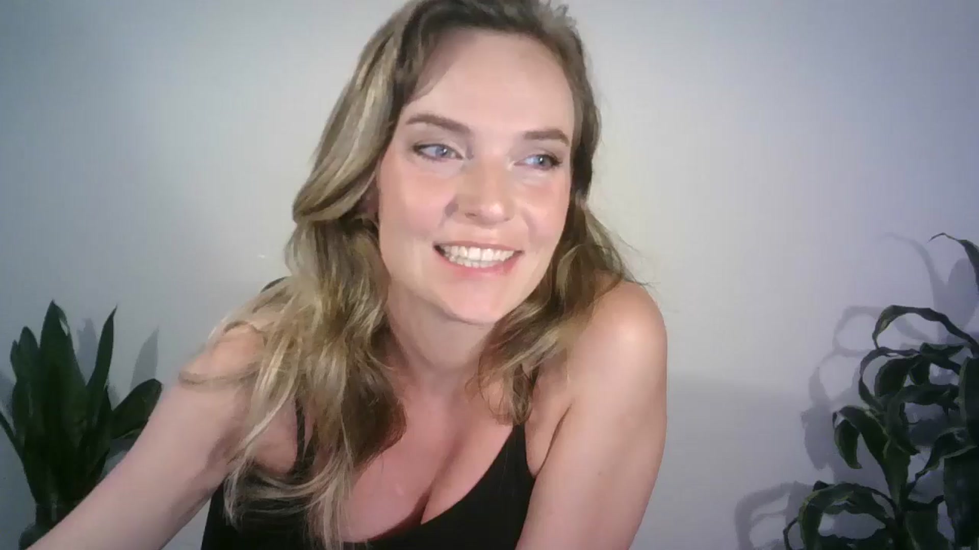 Gallery image thumbnail from Ana_Alexis's myfreecams stream on, 07/22/2024, 20:09 image 10 of 20