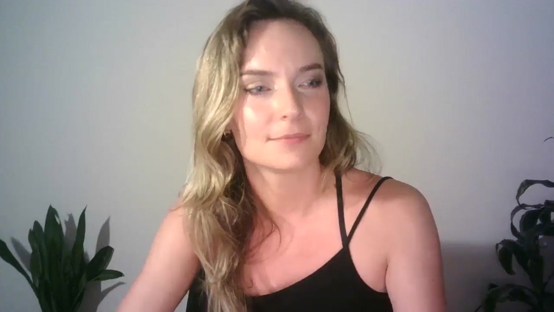 Gallery image thumbnail from Ana_Alexis's myfreecams stream on, 07/22/2024, 23:26 image 15 of 20