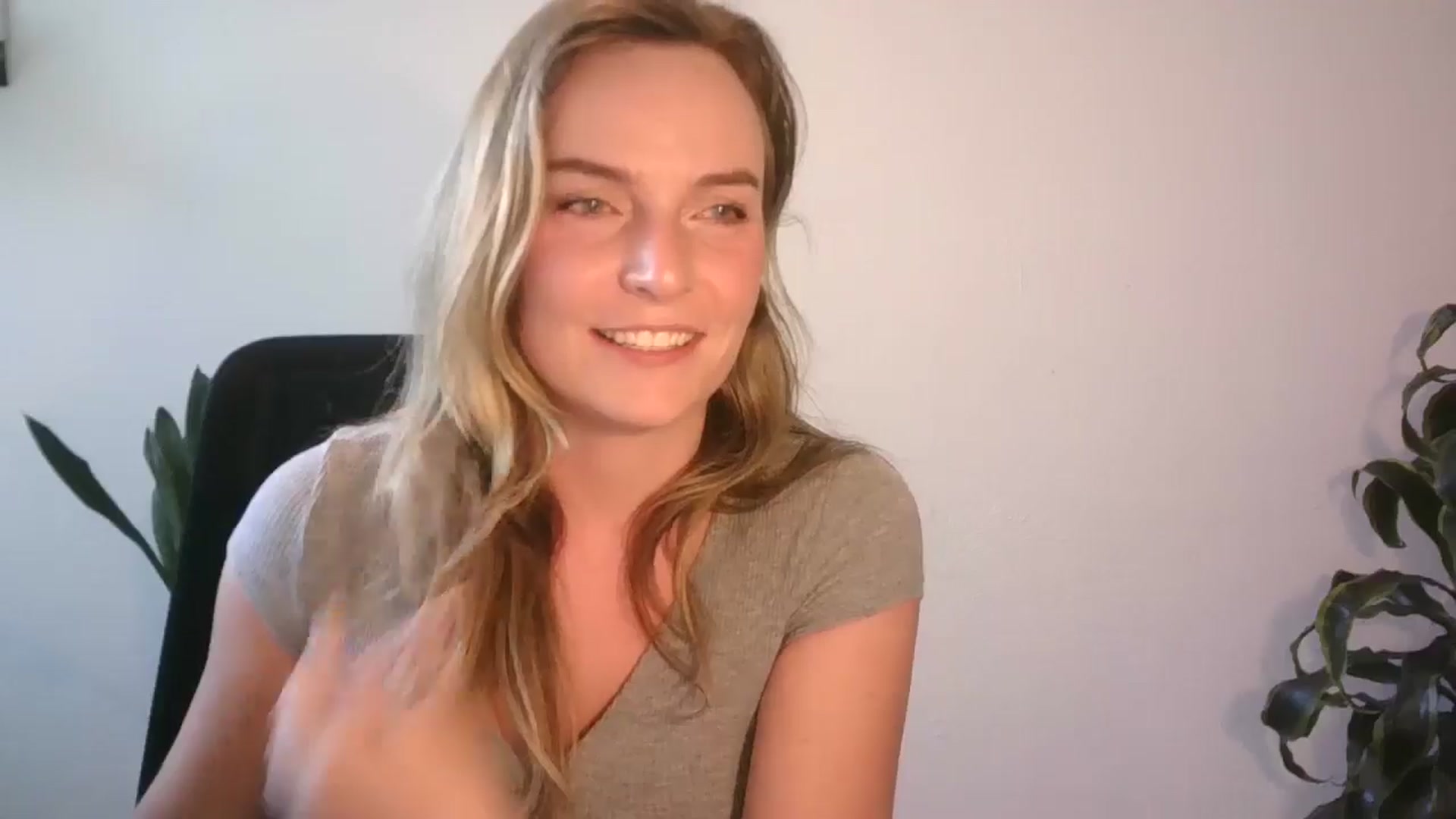 Gallery image thumbnail from Ana_Alexis's myfreecams stream on, 07/23/2024, 18:17 image 16 of 20
