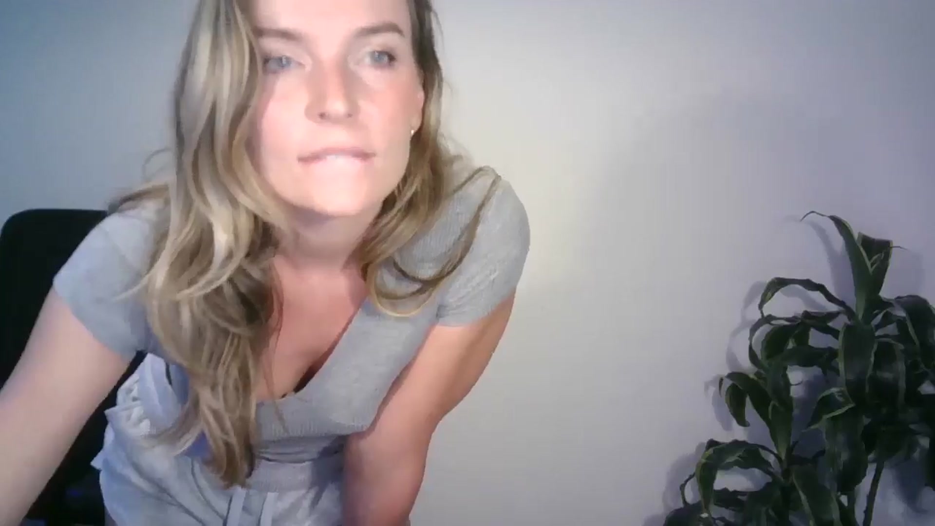 Gallery image thumbnail from Ana_Alexis's myfreecams stream on, 07/23/2024, 19:57 image 14 of 20
