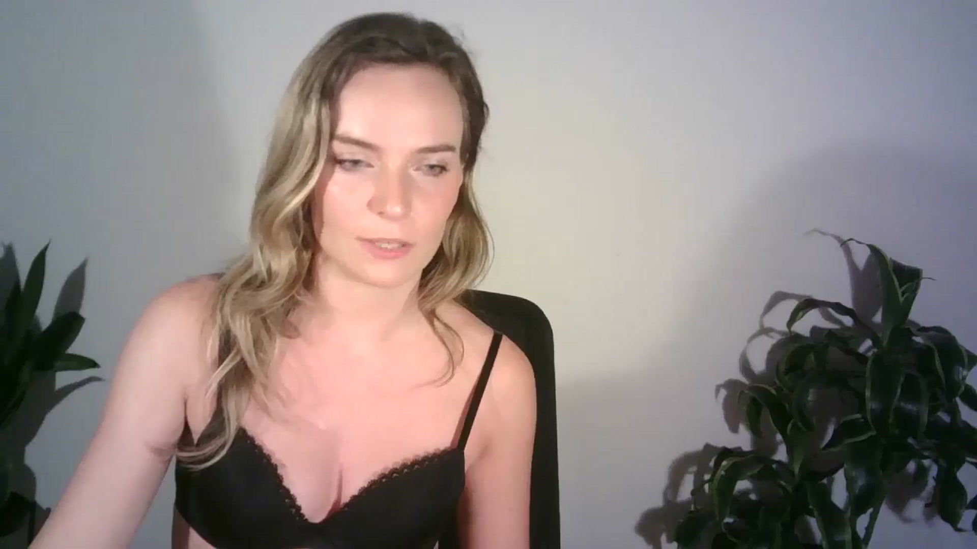 Gallery image thumbnail from Ana_Alexis's myfreecams stream on, 07/24/2024, 24:41 image 12 of 20