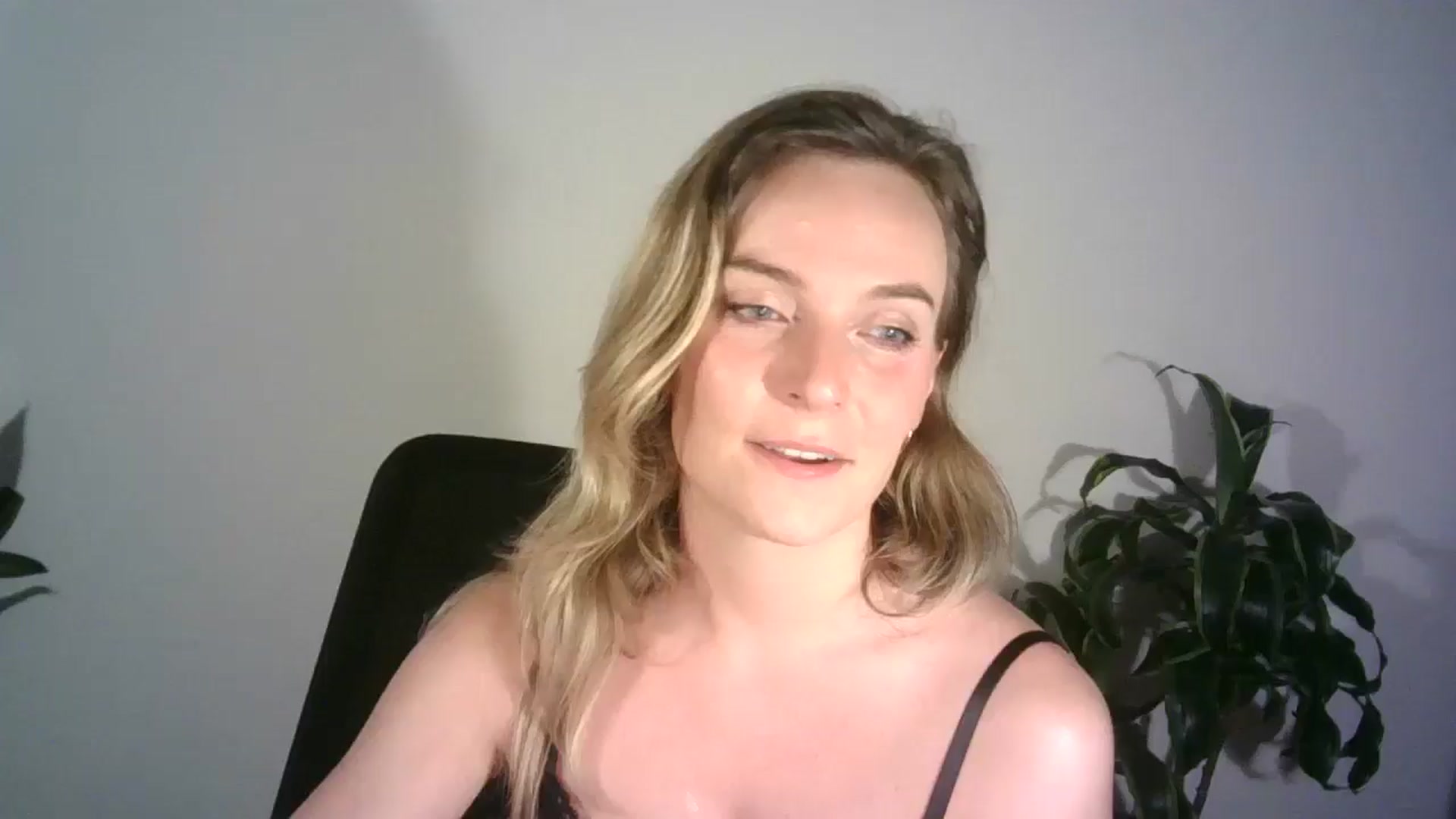 Gallery image thumbnail from Ana_Alexis's myfreecams stream on, 07/24/2024, 24:42 image 10 of 20