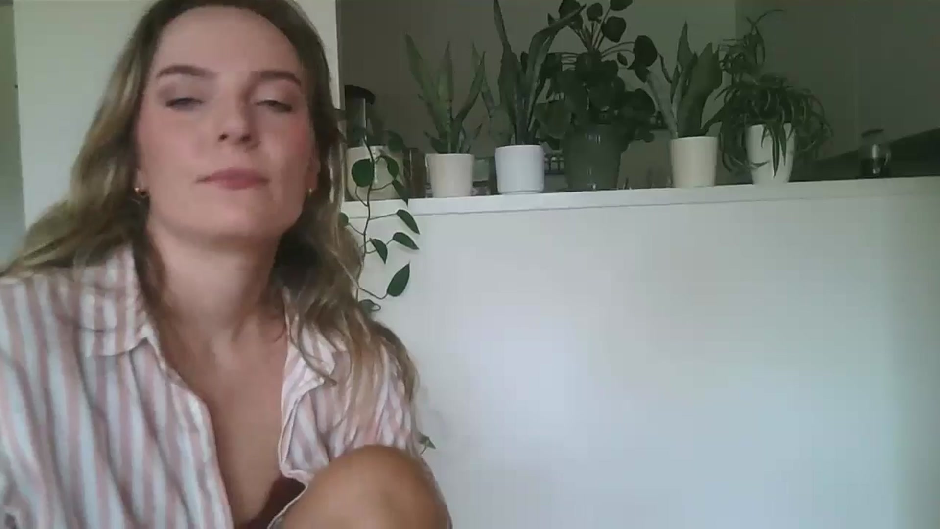 Gallery image thumbnail from Ana_Alexis's myfreecams stream on, 07/31/2024, 12:35 image 10 of 20