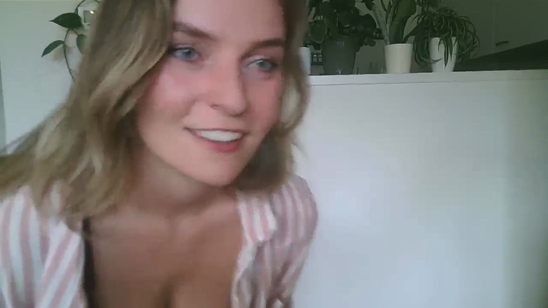 Gallery image thumbnail from Ana_Alexis's myfreecams stream on, 07/31/2024, 13:20 image 6 of 20