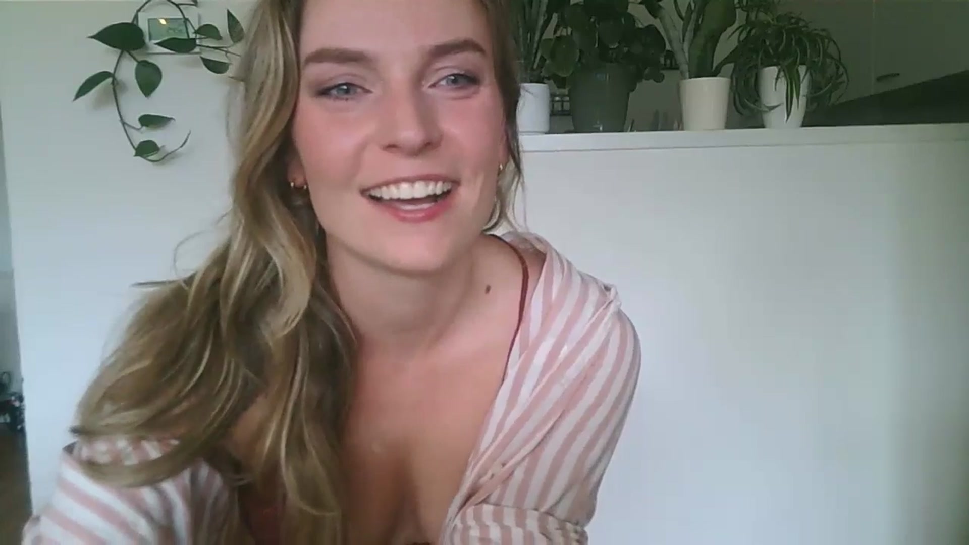 Gallery image thumbnail from Ana_Alexis's myfreecams stream on, 07/31/2024, 13:20 image 16 of 20