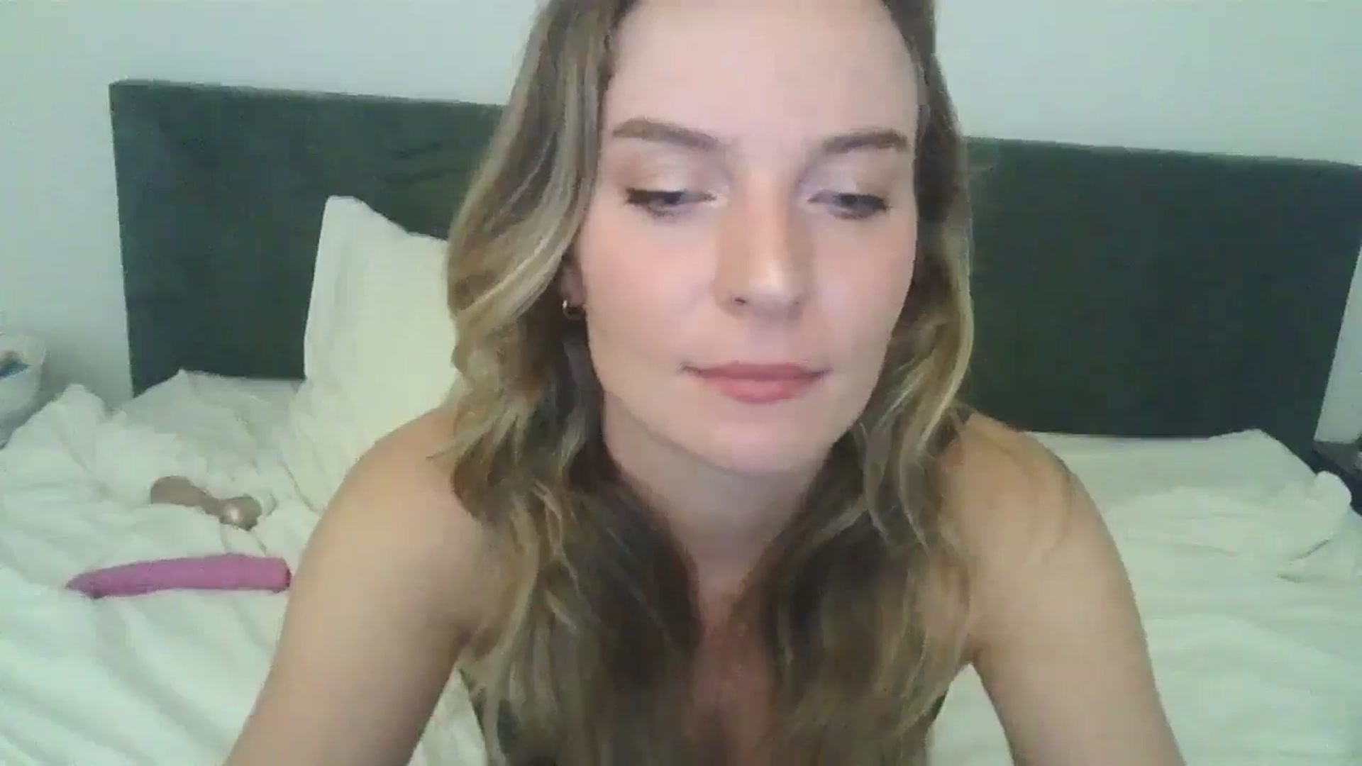 Gallery image thumbnail from Ana_Alexis's myfreecams stream on, 08/02/2024, 22:10 image 16 of 20