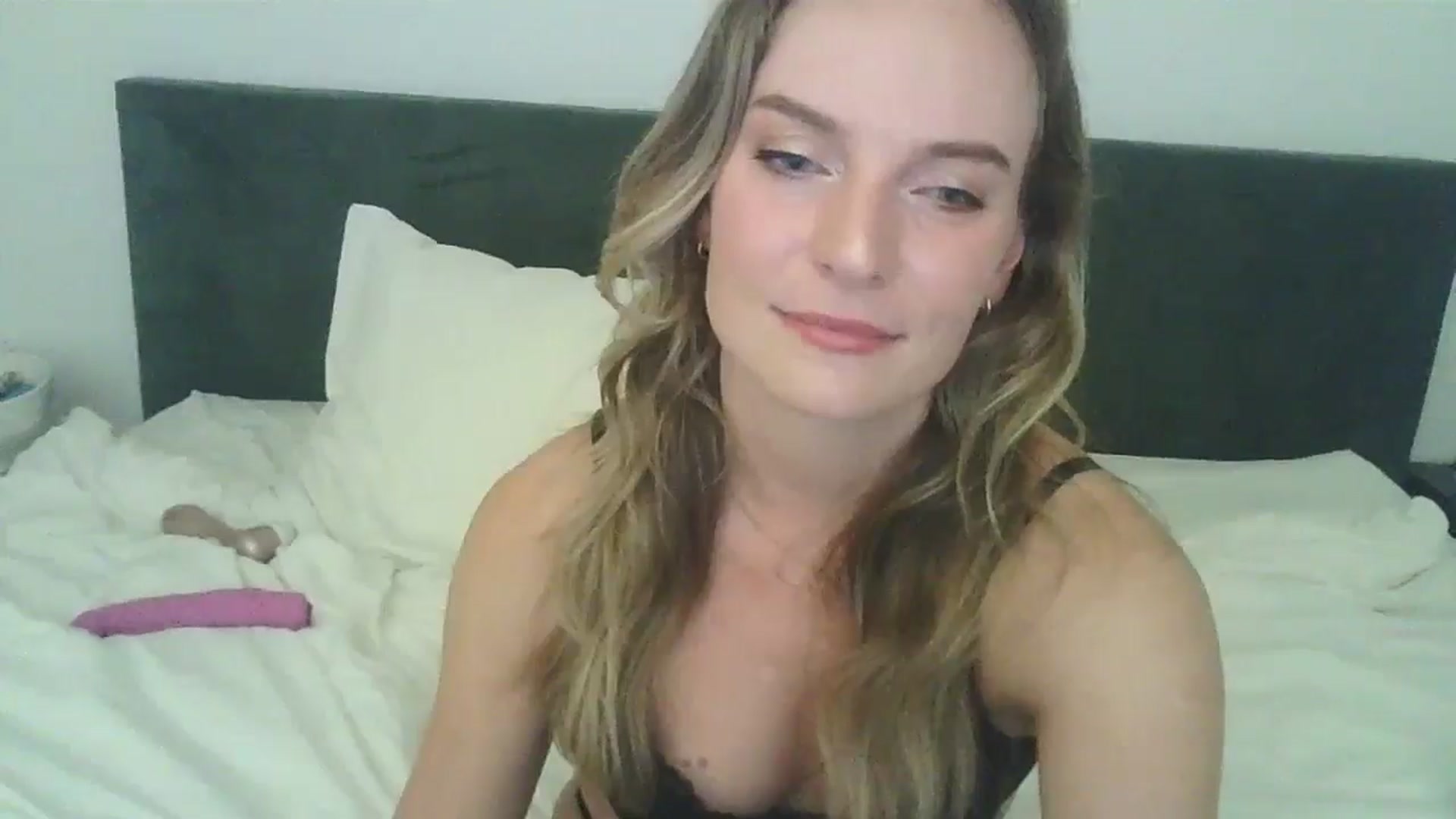 Gallery image thumbnail from Ana_Alexis's myfreecams stream on, 08/02/2024, 22:10 image 17 of 20
