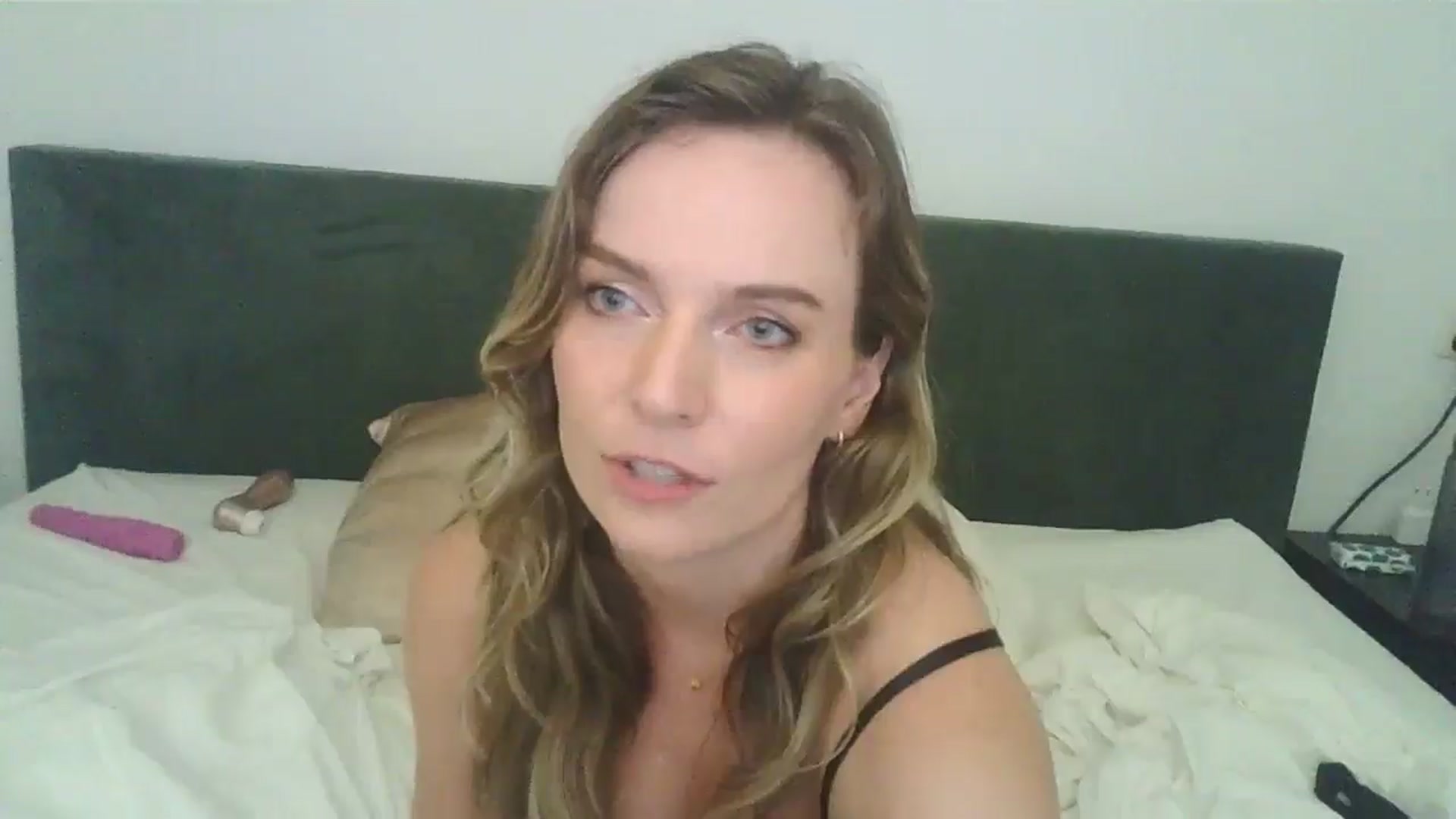 Gallery image thumbnail from Ana_Alexis's myfreecams stream on, 08/03/2024, 24:07 image 20 of 20