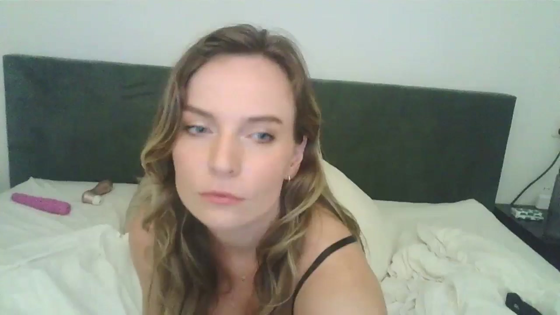 Gallery image thumbnail from Ana_Alexis's myfreecams stream on, 08/03/2024, 24:07 image 19 of 20