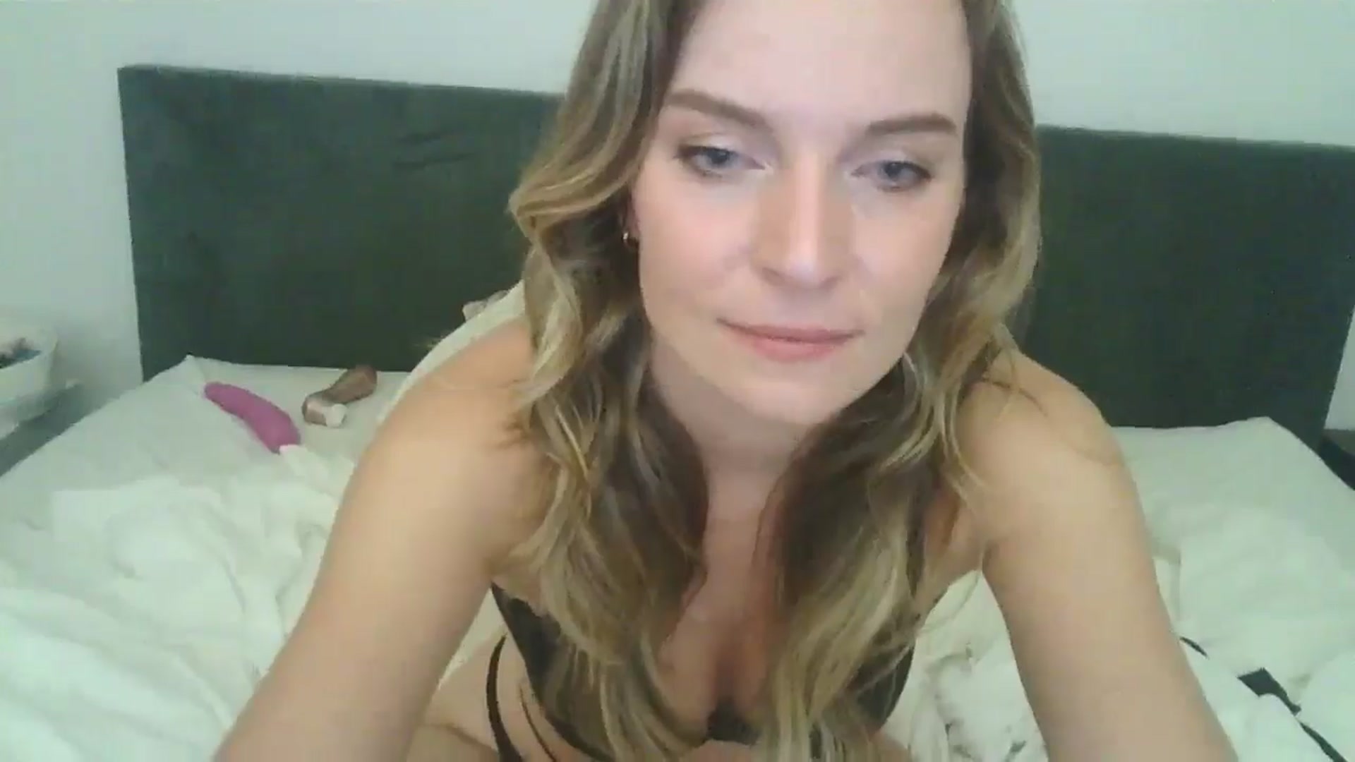 Gallery image thumbnail from Ana_Alexis's myfreecams stream on, 08/03/2024, 24:07 image 7 of 20