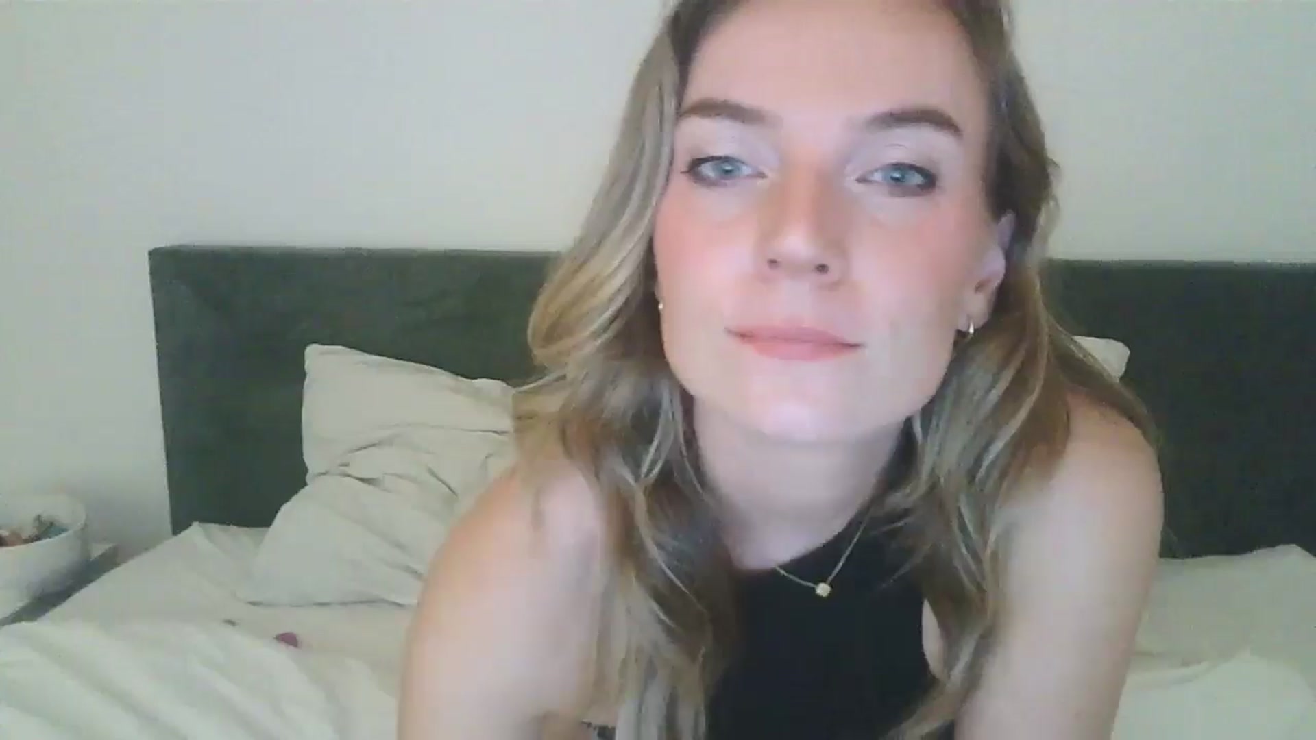 Gallery image thumbnail from Ana_Alexis's myfreecams stream on, 08/03/2024, 21:02 image 5 of 20