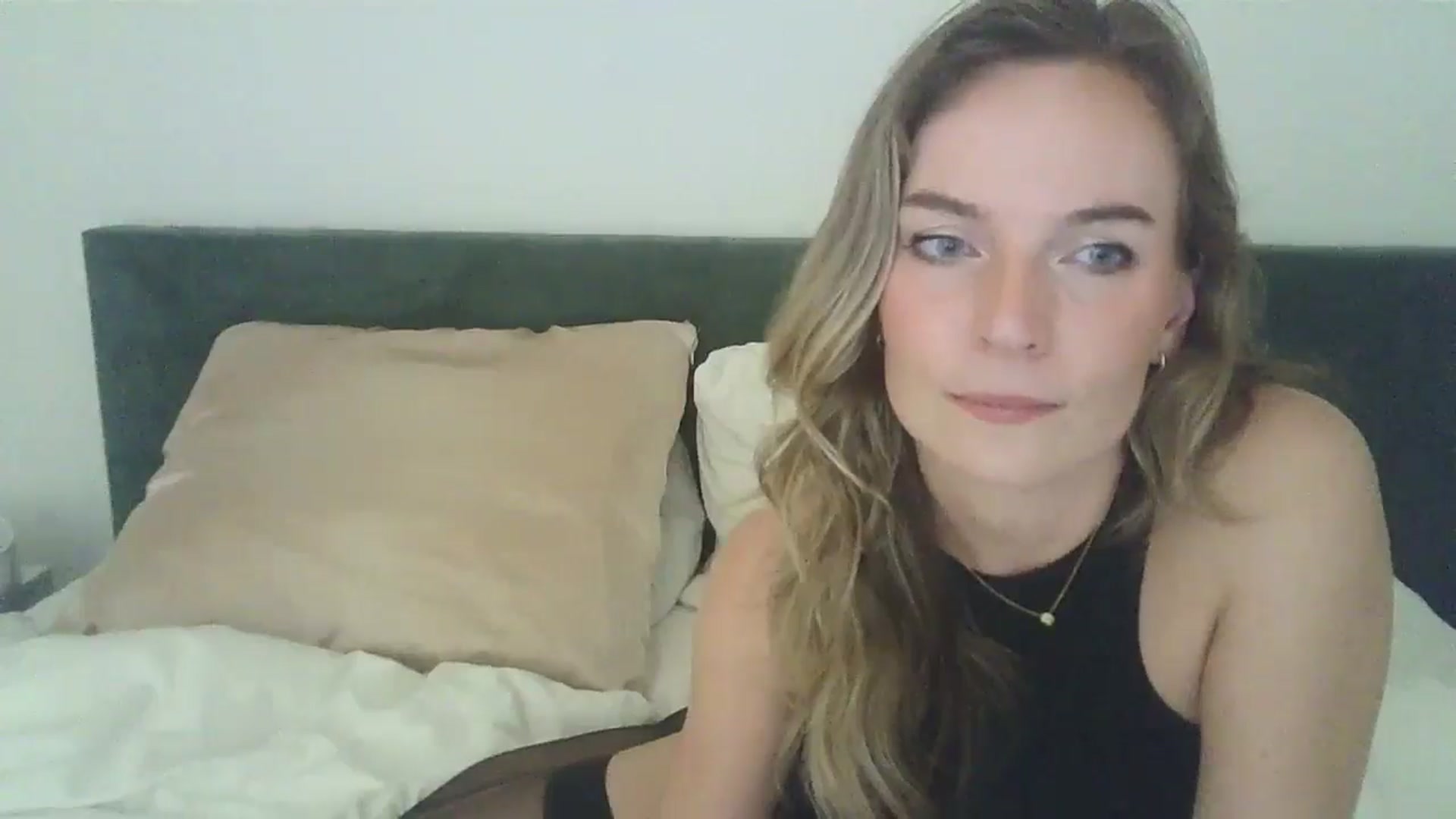 Gallery image thumbnail from Ana_Alexis's myfreecams stream on, 08/03/2024, 22:22 image 4 of 20