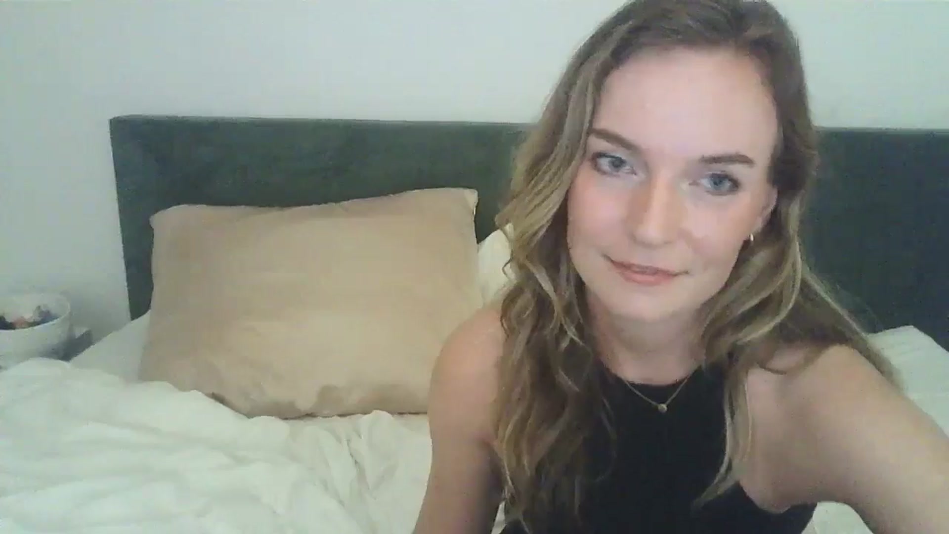 Gallery image thumbnail from Ana_Alexis's myfreecams stream on, 08/03/2024, 23:06 image 14 of 20