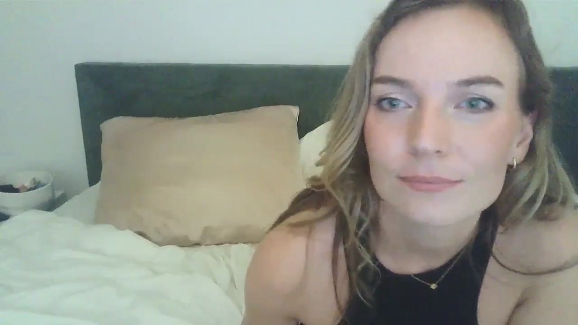 Gallery image thumbnail from Ana_Alexis's myfreecams stream on, 08/03/2024, 23:06 image 19 of 20