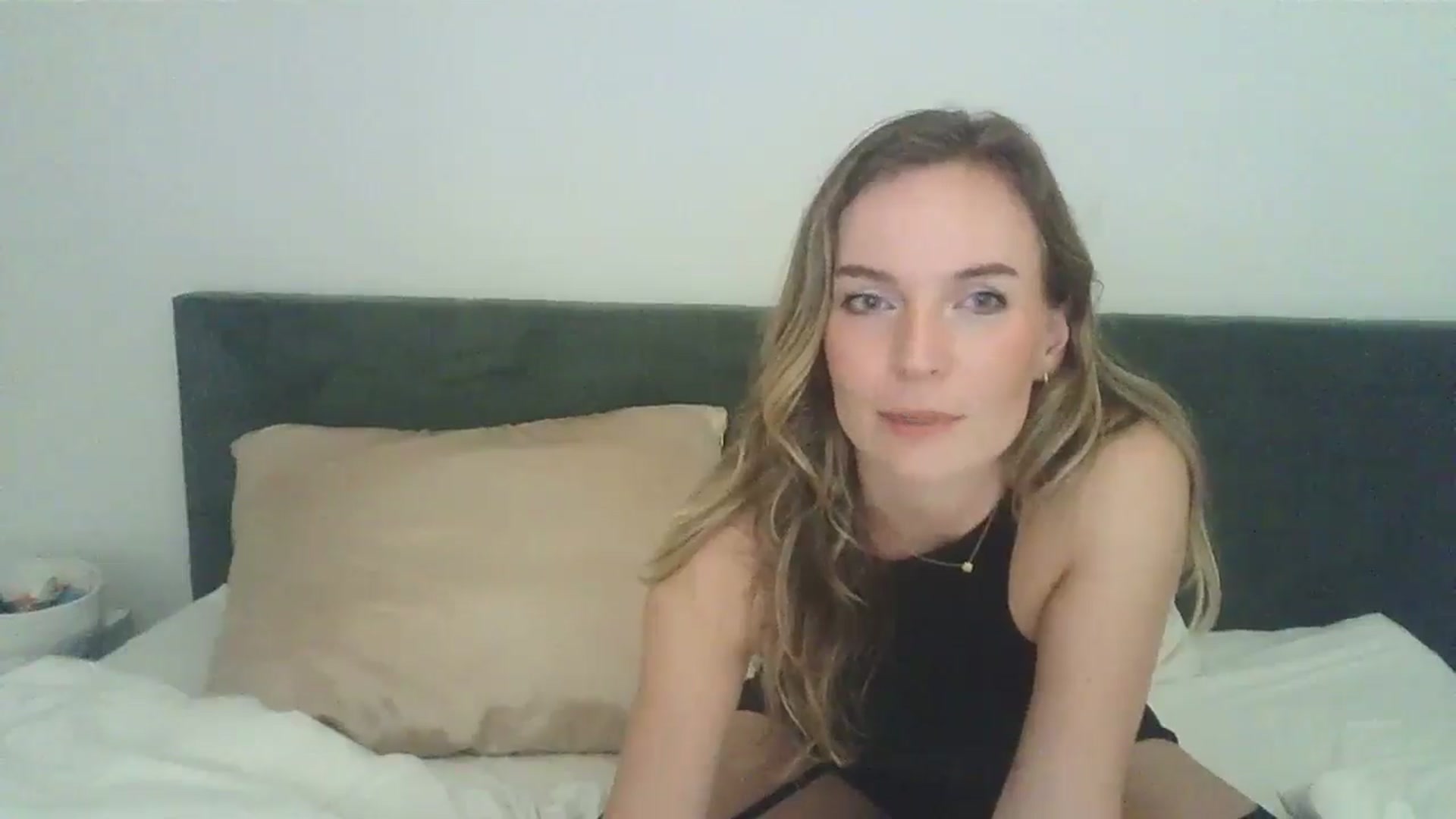 Gallery image thumbnail from Ana_Alexis's myfreecams stream on, 08/03/2024, 23:06 image 12 of 20
