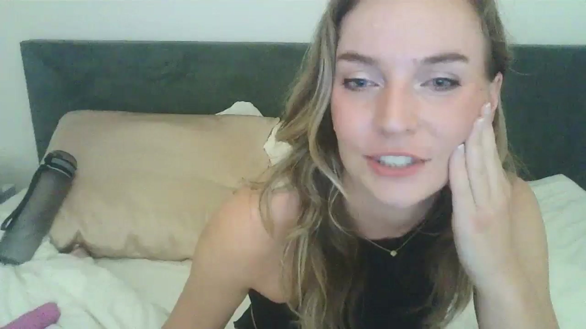 Gallery image thumbnail from Ana_Alexis's myfreecams stream on, 08/03/2024, 23:57 image 17 of 20