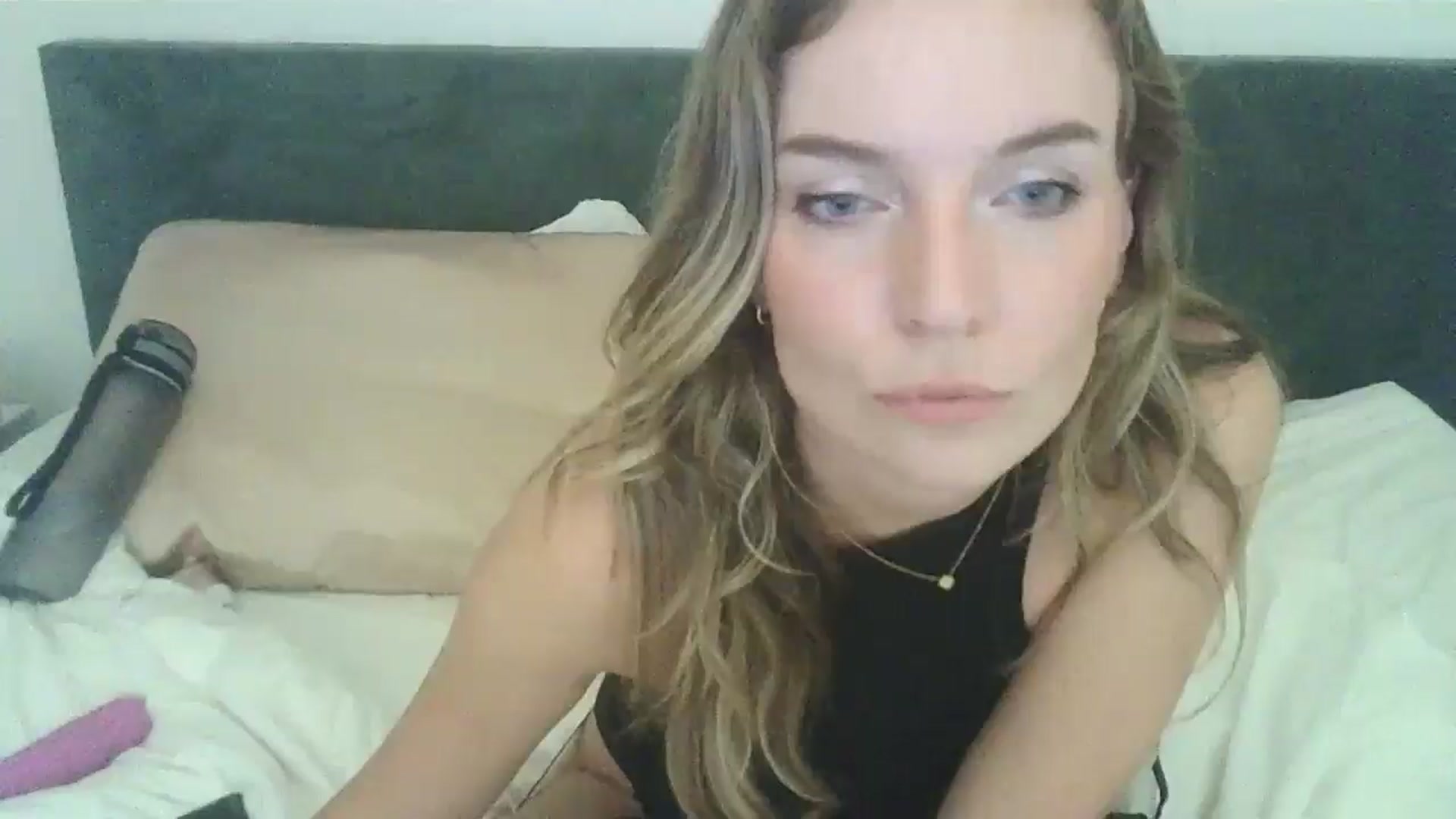 Gallery image thumbnail from Ana_Alexis's myfreecams stream on, 08/03/2024, 23:57 image 7 of 20