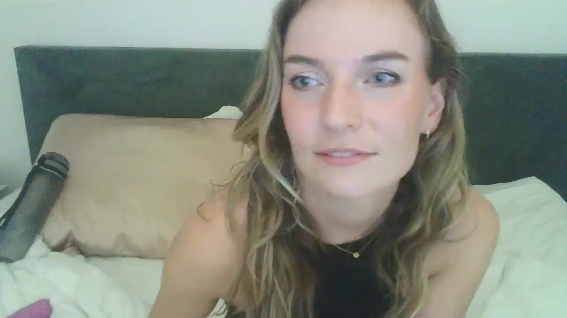 Gallery image thumbnail from Ana_Alexis's myfreecams stream on, 08/03/2024, 23:57 image 14 of 20