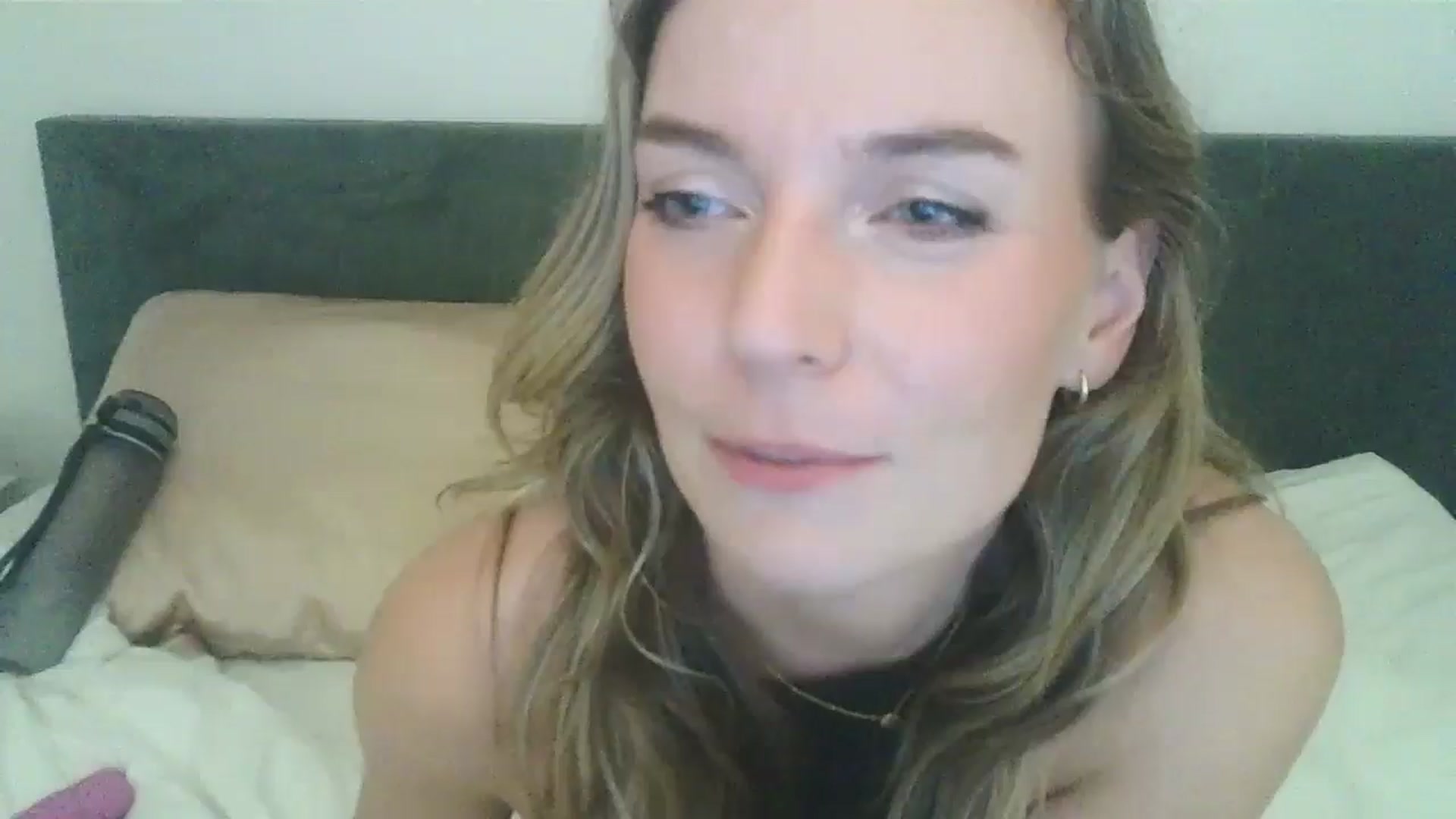 Gallery image thumbnail from Ana_Alexis's myfreecams stream on, 08/03/2024, 23:57 image 13 of 20