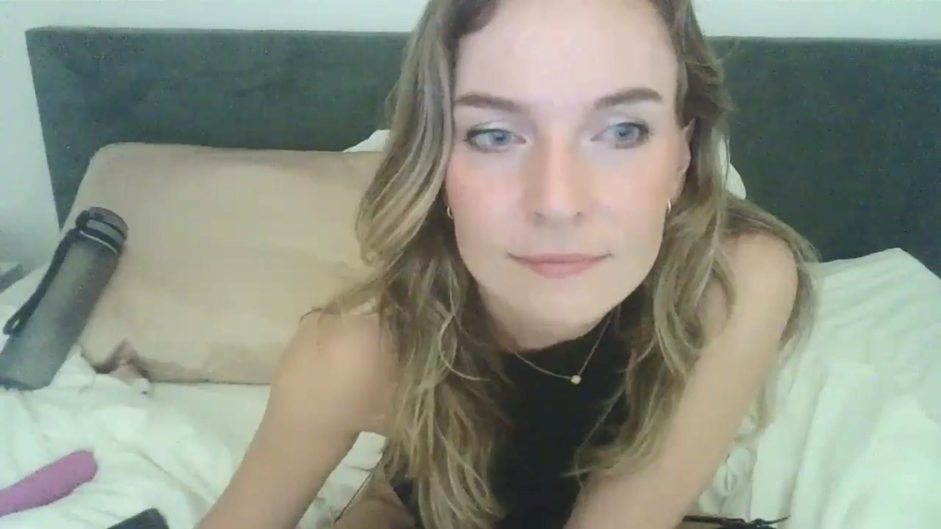 Gallery image thumbnail from Ana_Alexis's myfreecams stream on, 08/03/2024, 23:57 image 5 of 20