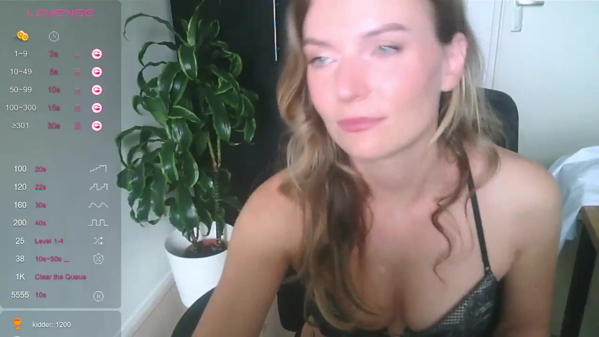 Gallery image thumbnail from Ana_Alexis's myfreecams stream on, 08/18/2024, 16:30 image 17 of 20