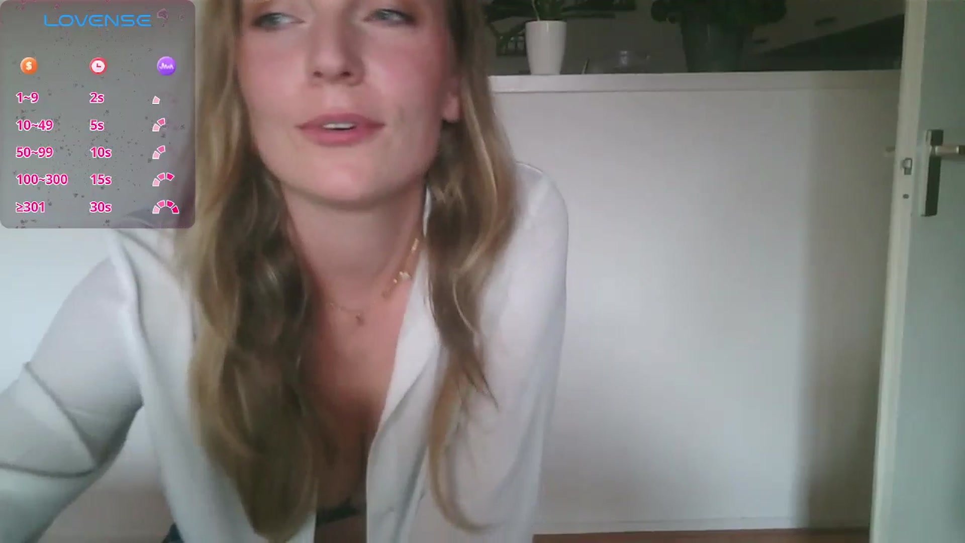 Gallery image thumbnail from Ana_Alexis's myfreecams stream on, 08/29/2024, 17:47 image 6 of 20