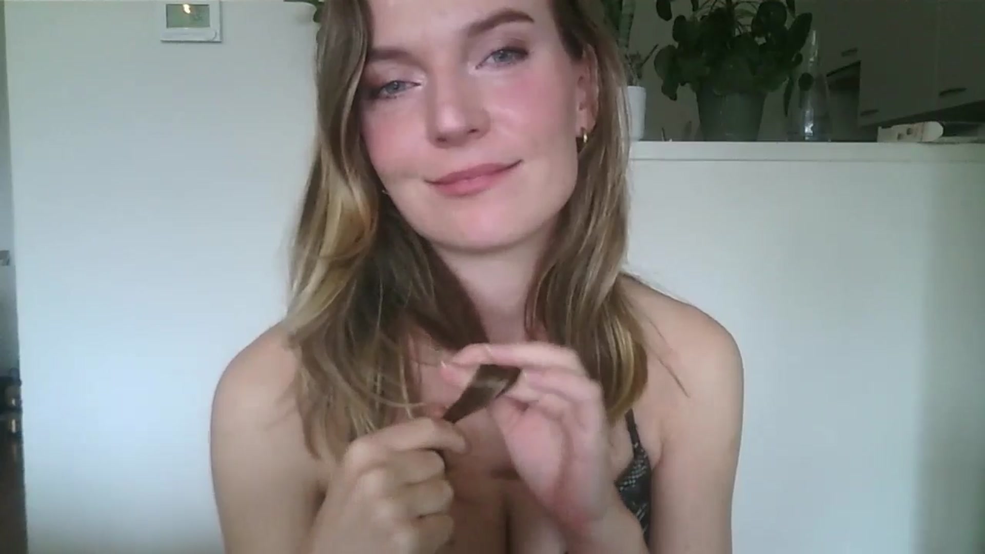 Gallery image thumbnail from Ana_Alexis's myfreecams stream on, 10/16/2024, 13:03 image 17 of 20