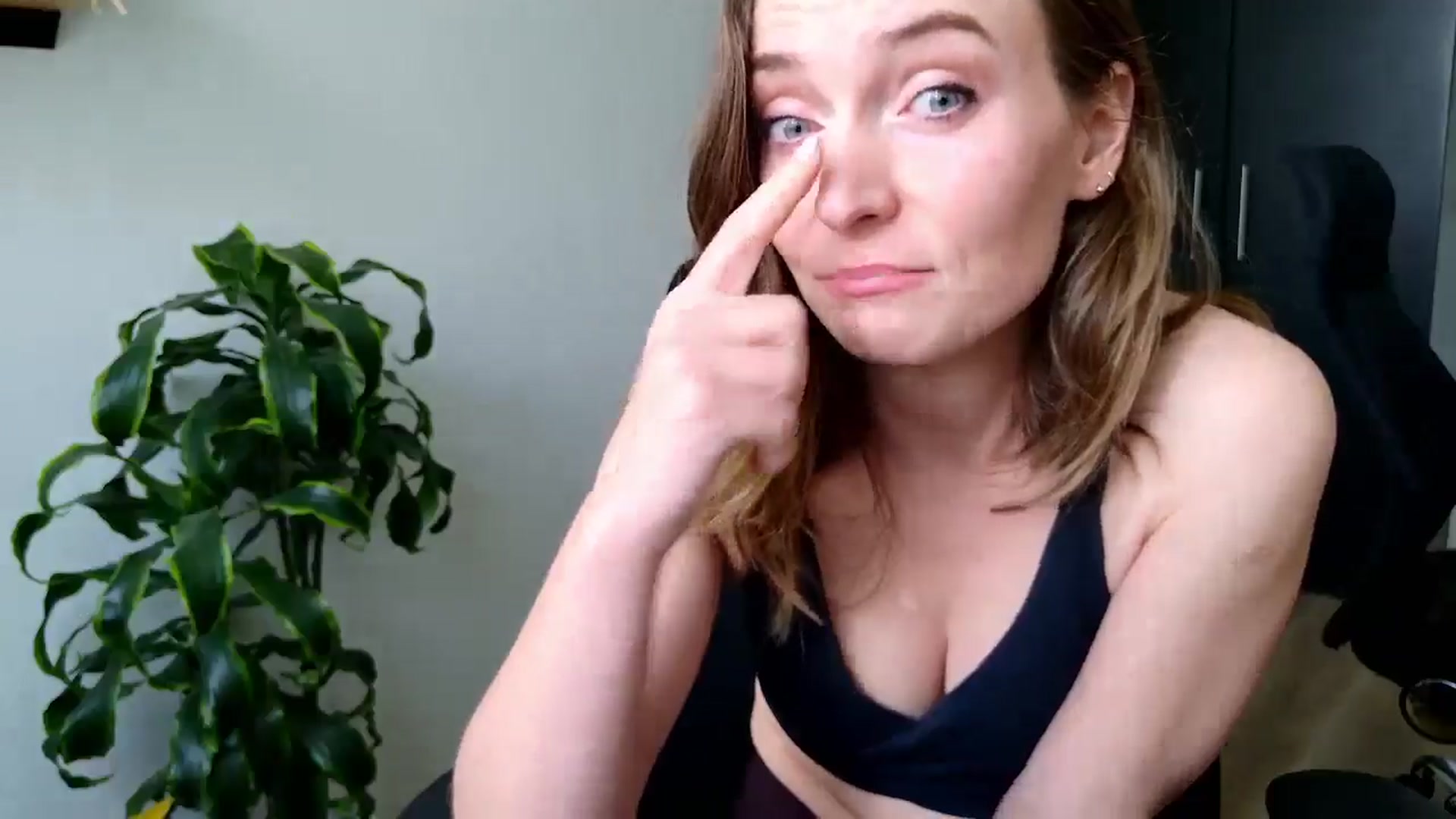 Gallery image thumbnail from Ana_Alexis's myfreecams stream on, 04/10/2025, 12:56 image 13 of 20
