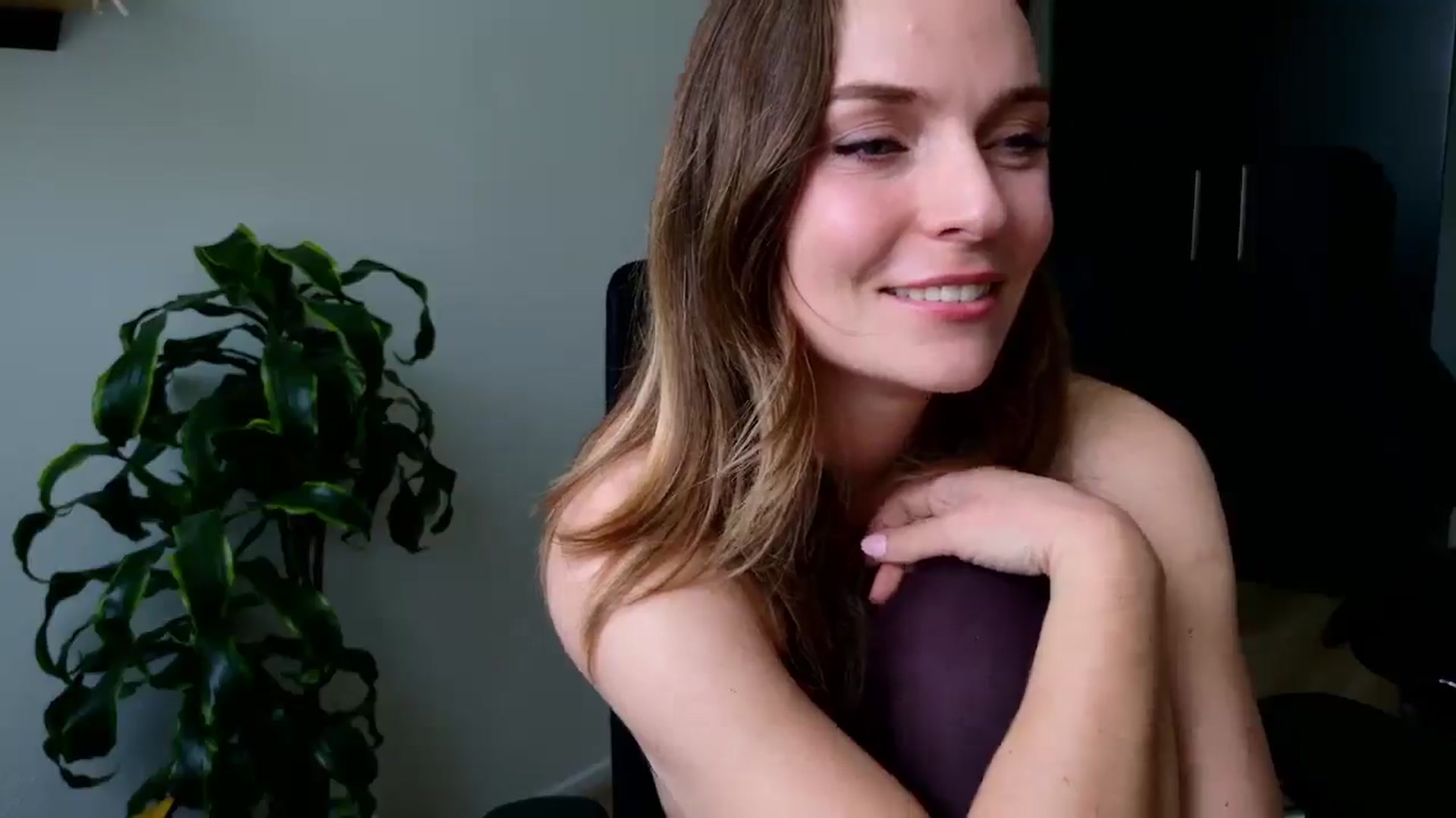 Gallery image thumbnail from Ana_Alexis's myfreecams stream on, 04/10/2025, 12:56 image 19 of 20