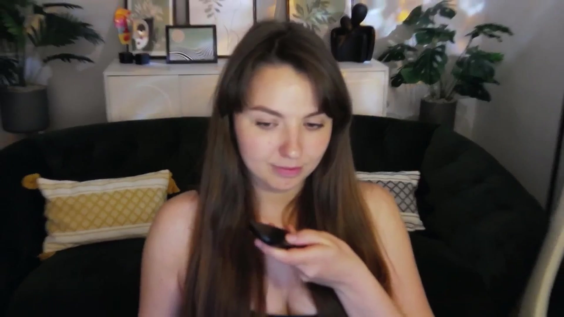 Gallery image thumbnail from Ana_Bird's myfreecams stream on, 04/02/2025, 05:07 image 6 of 20