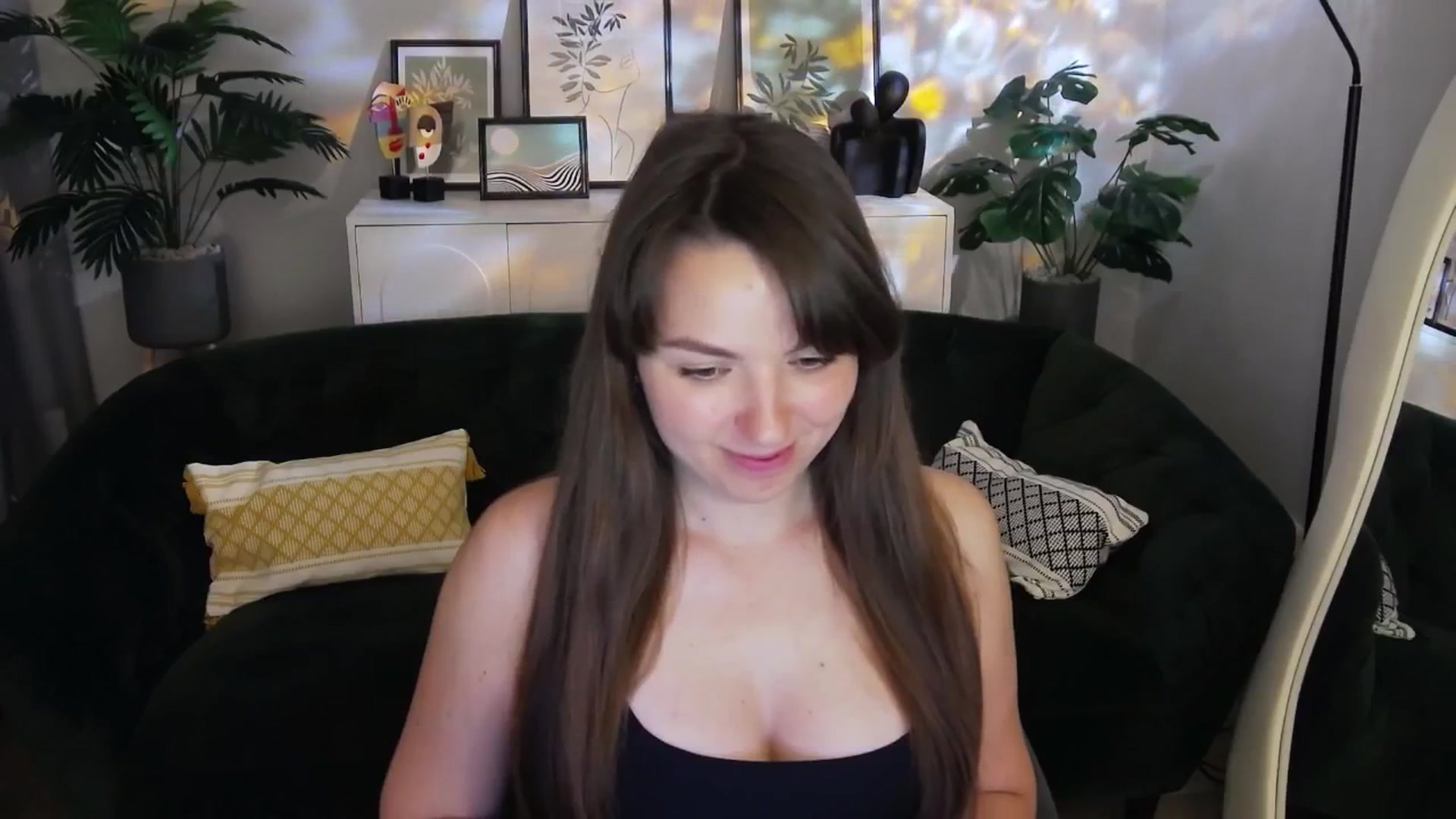 Gallery image thumbnail from Ana_Bird's myfreecams stream on, 04/02/2025, 05:07 image 15 of 20