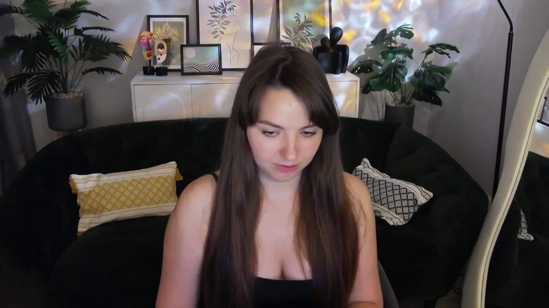 Gallery image thumbnail from Ana_Bird's myfreecams stream on, 04/02/2025, 05:07 image 17 of 20