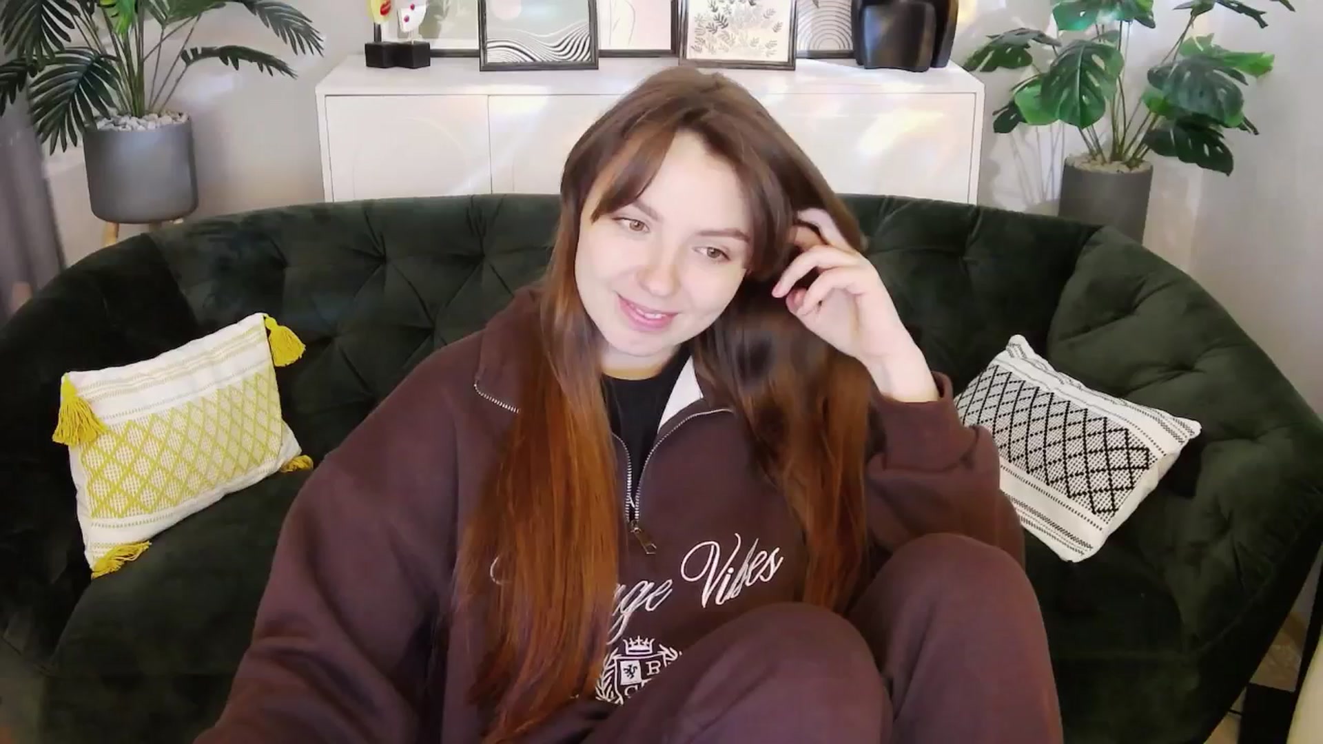 Gallery image thumbnail from Ana_Bird's myfreecams stream on, 04/26/2025, 07:07 image 1 of 20